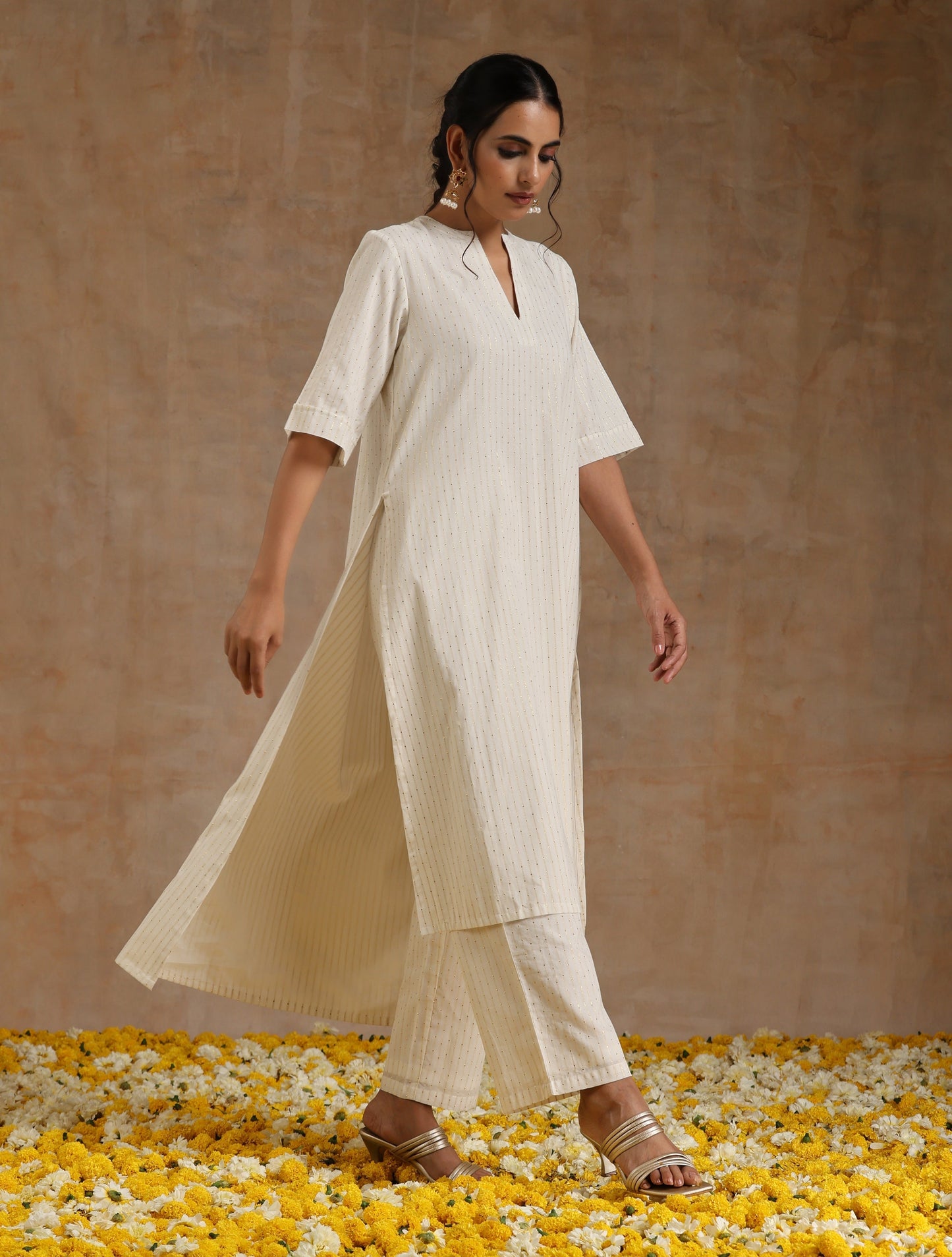 trueBrowns Ivory Gold Cotton Relaxed High-Low Kurta Set | Swadesiicart