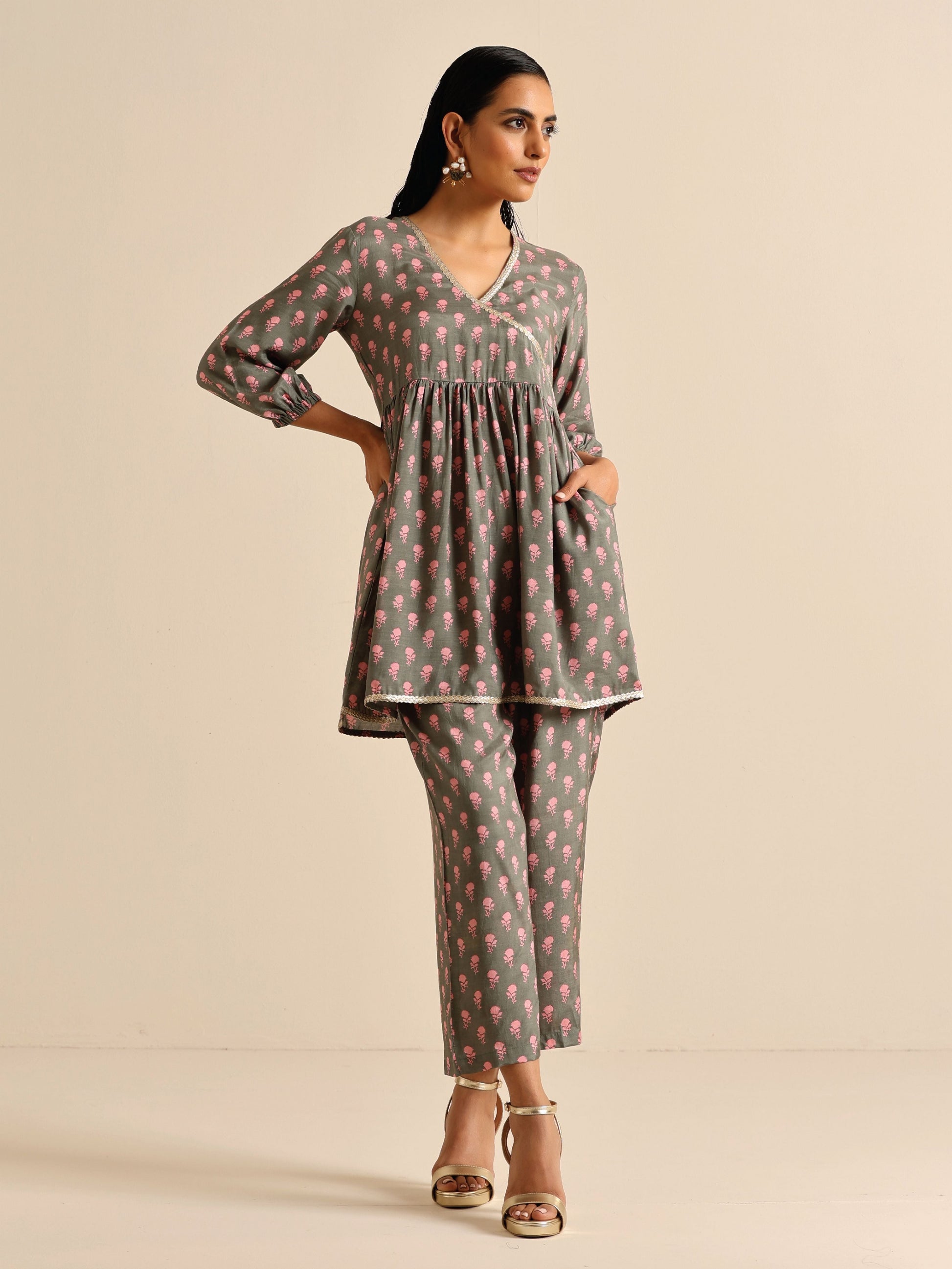 trueBrowns Grey Floral Silk Printed Co-Ord Set - Swadesiicart
