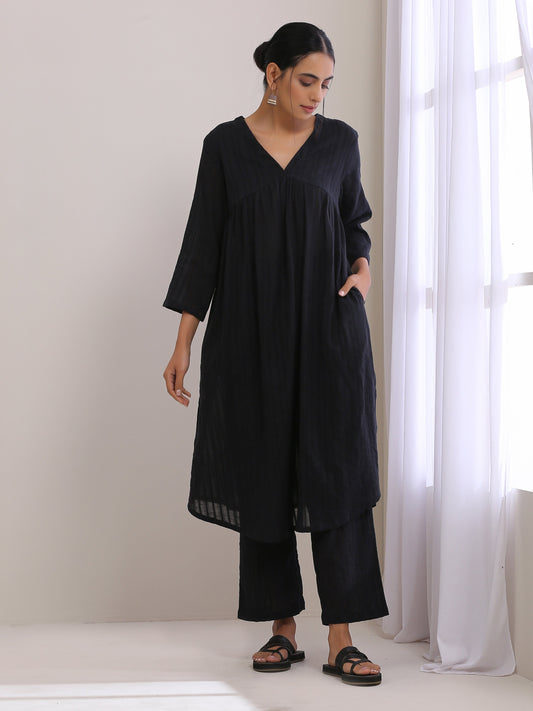 trueBrowns Black Dobby Flared Slit Kurta Pant Set | Swadesiicart