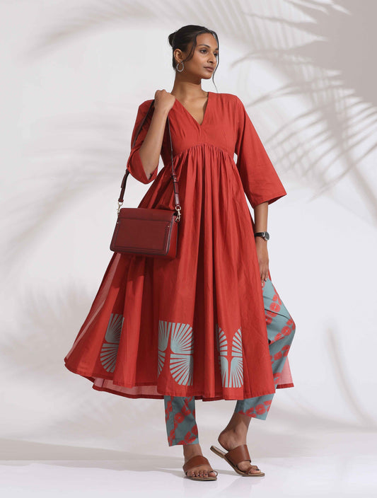 trueBrowns Red Cotton Print Flared Kurta Set | Swadesiicart
