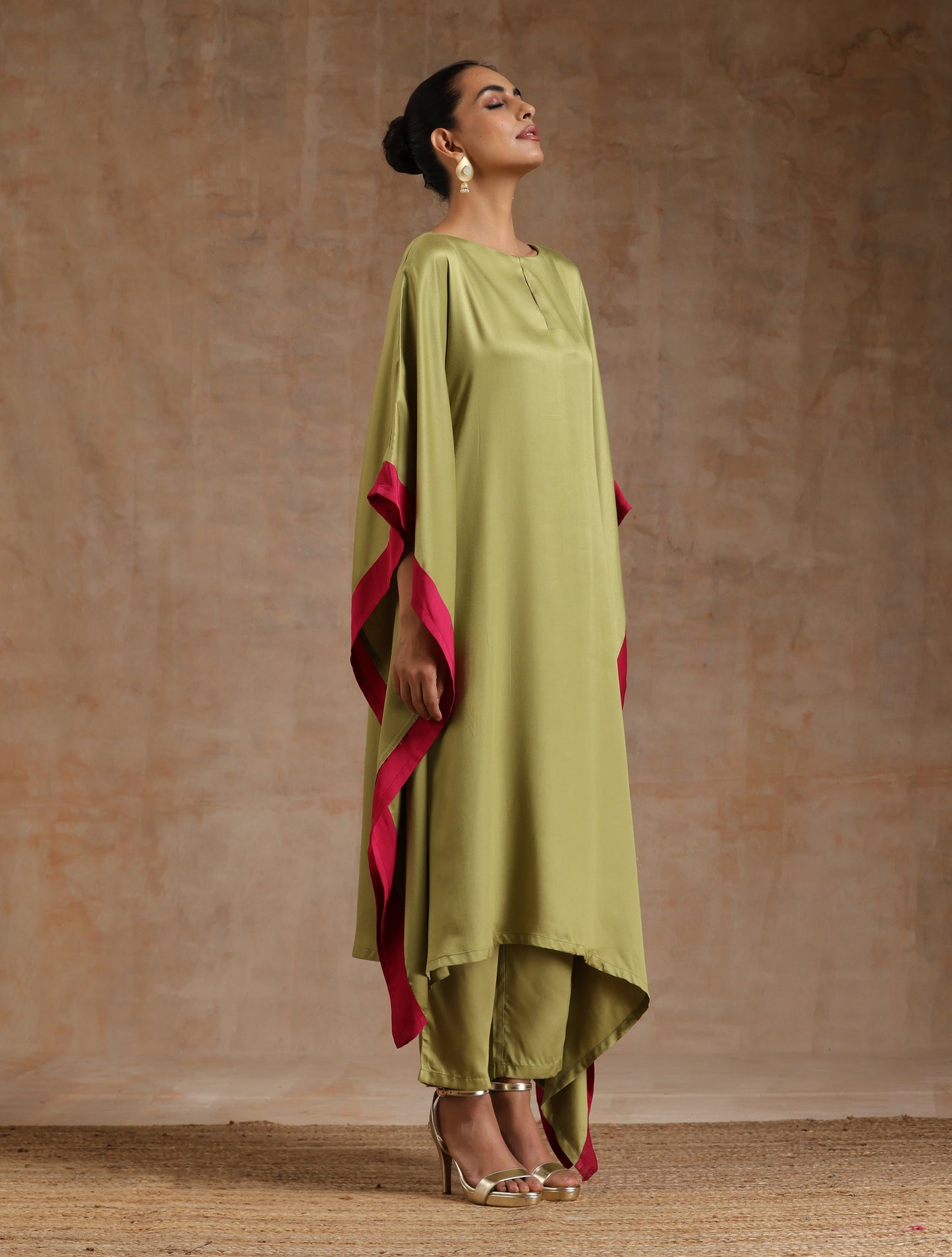 trueBrowns Light Green Modal Satin High-Low Kaftan Kurta Set | Swadesiicart