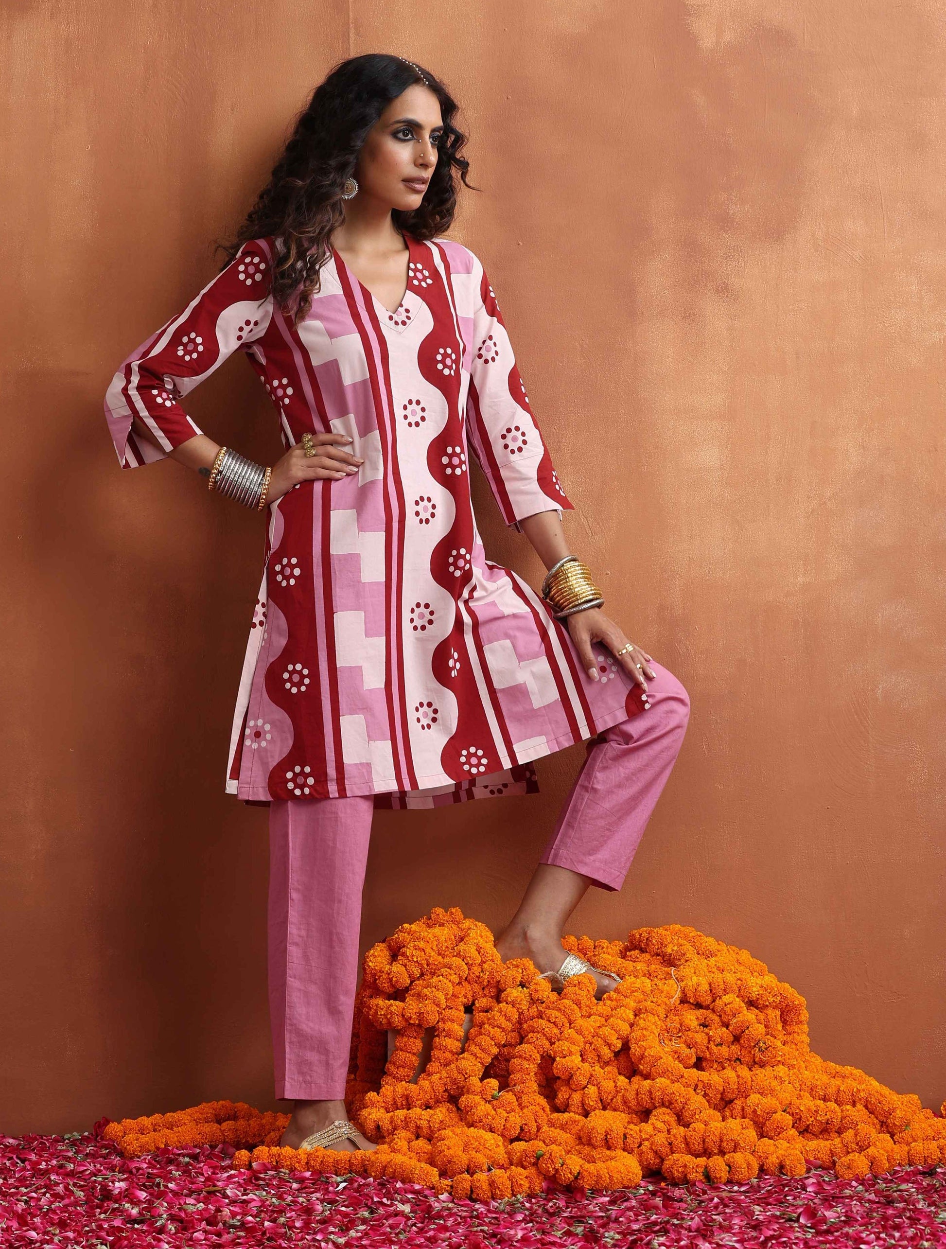 trueBrowns Pink Geometric Print Kurta Co-ord Set - Swadesiicart