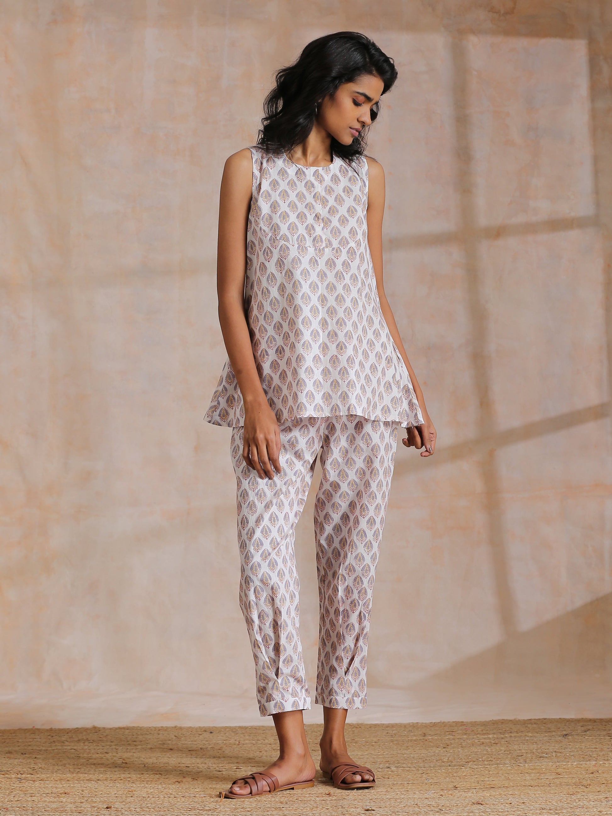 trueBrowns White With Grey Buta Block Print Cotton Sleeveless Co-Ord Set - Swadesiicart