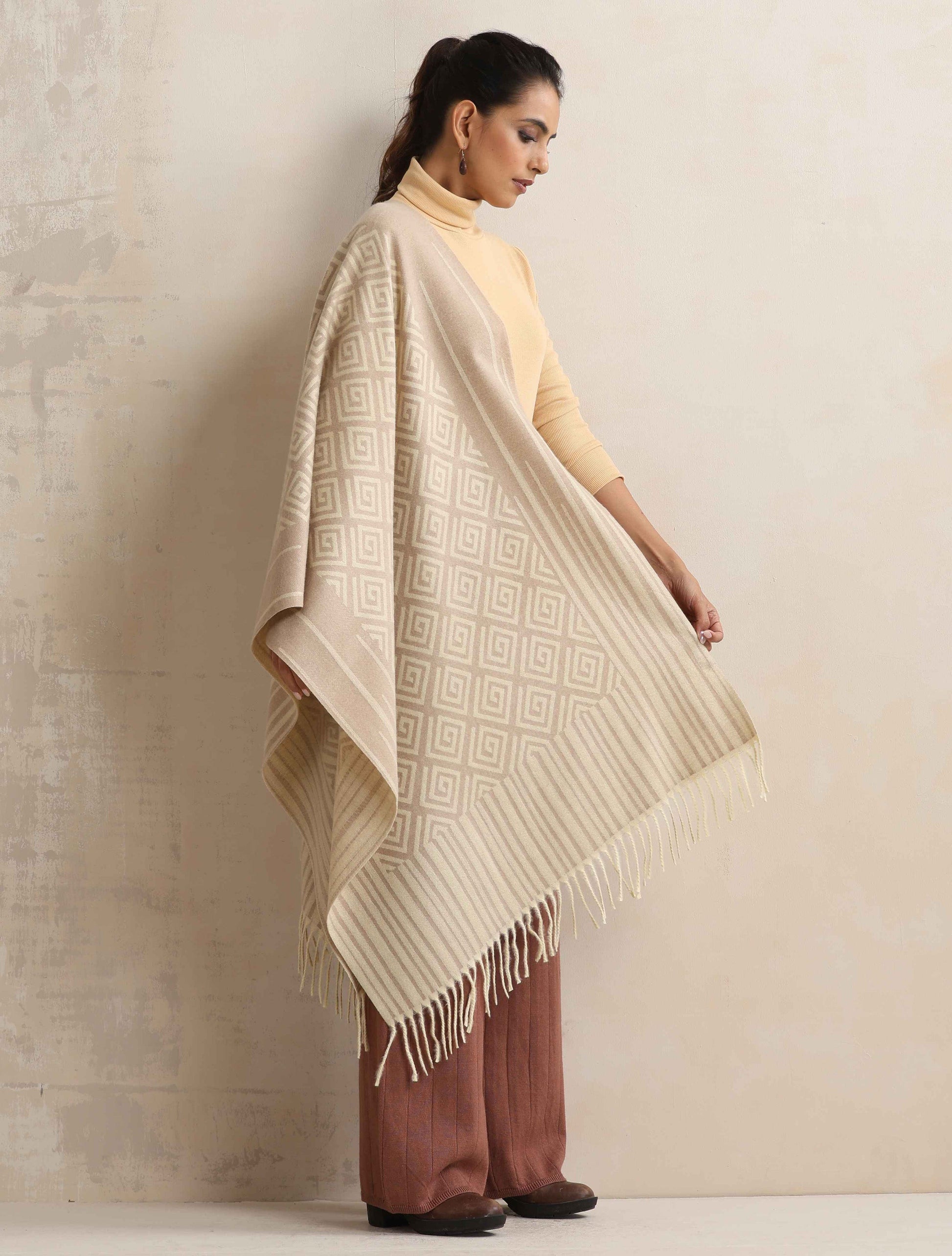 trueBrowns Beige Geometric Woollen Stole | Swadesiicart