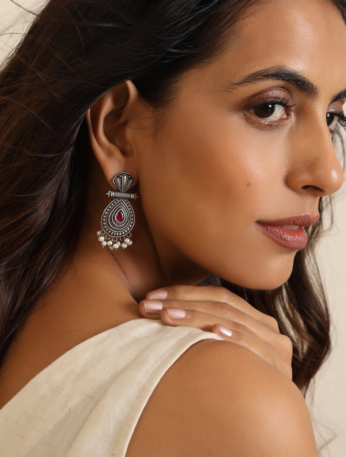 trueBrowns Silver Pearl Bead Earrings | Swadesiicart