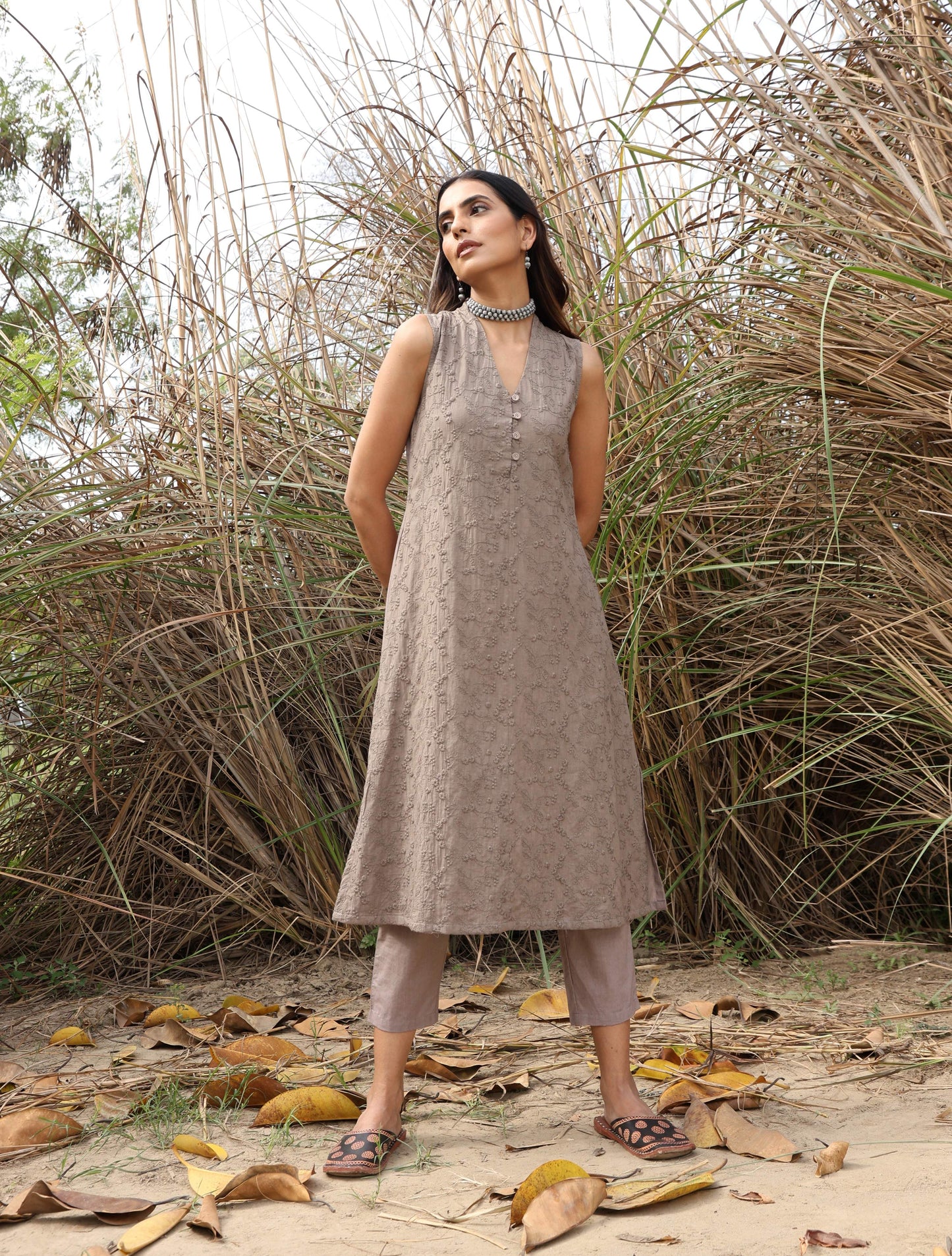 trueBrowns Grey Cotton Embroidered S/L Kurta Set | Swadesiicart