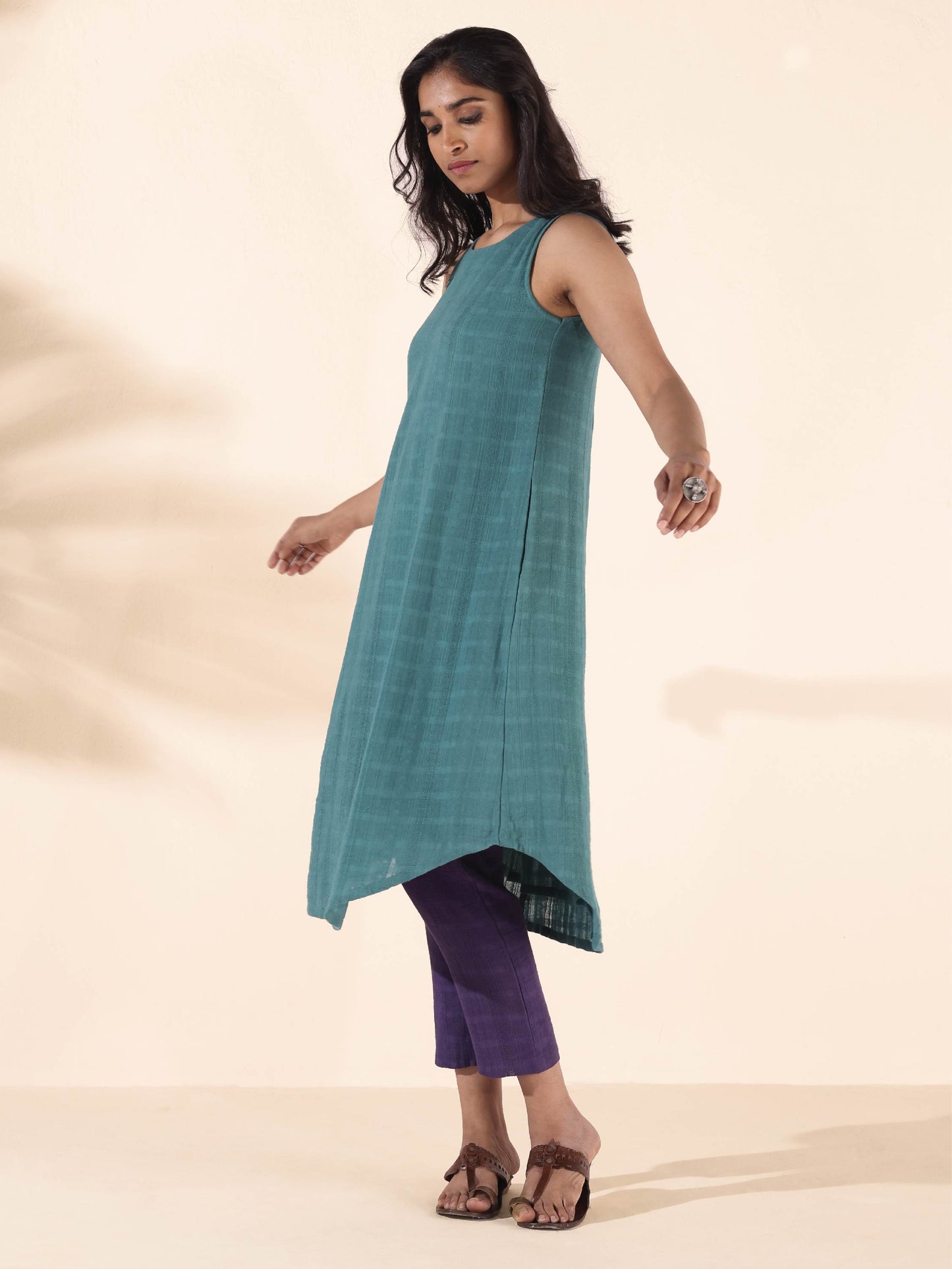 trueBrowns Turquoise Cotton Dobby Sleeveless Kurta Pant Set | Swadesiicart