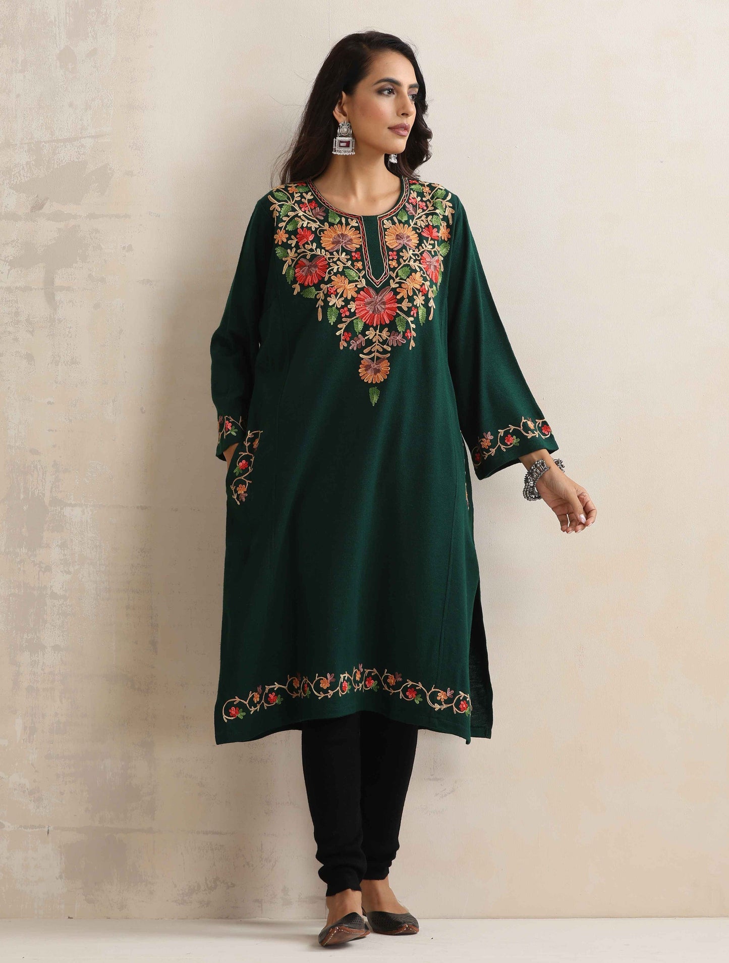 trueBrowns Green Kashmiri Embroidered Woollen Phiran Kurta | Swadesiicart