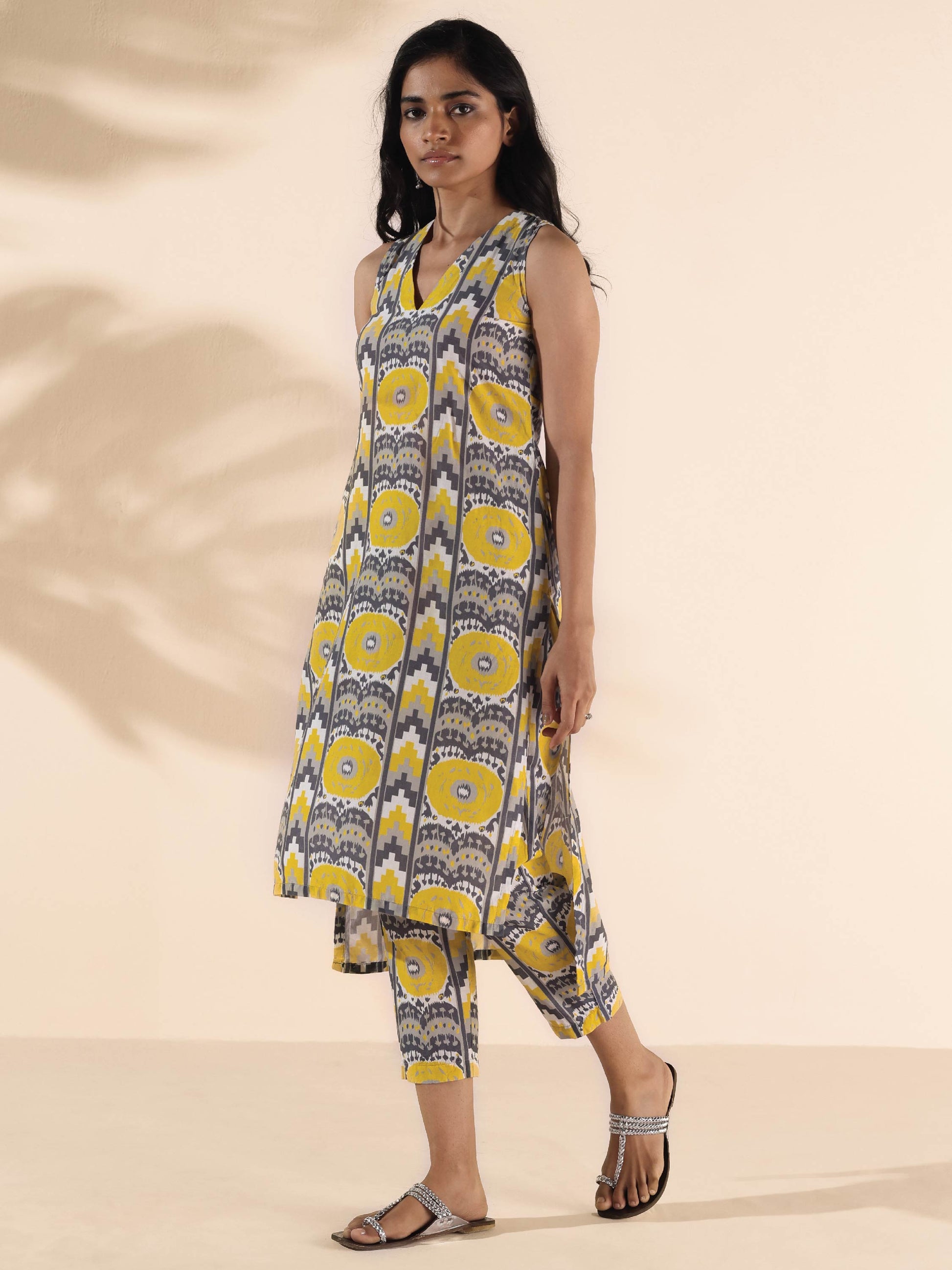 trueBrowns Yellow Cotton Ikat Sleeveless Kurta Pant Set | Swadesiicart