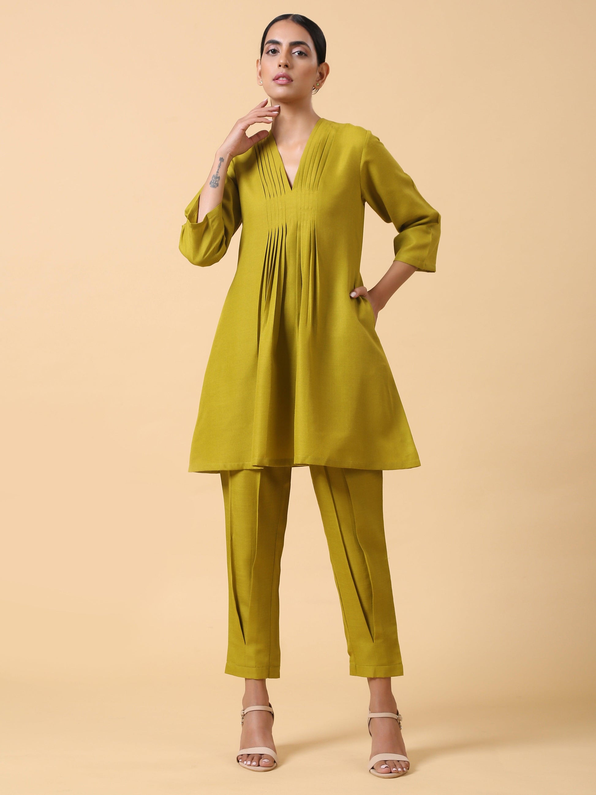 trueBrowns Cotton Linen Lime Green Pleated Co-Ord Set - Swadesiicart