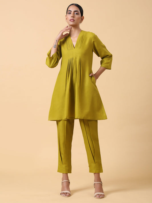 trueBrowns Cotton Linen Lime Green Pleated Co-Ord Set - Swadesiicart