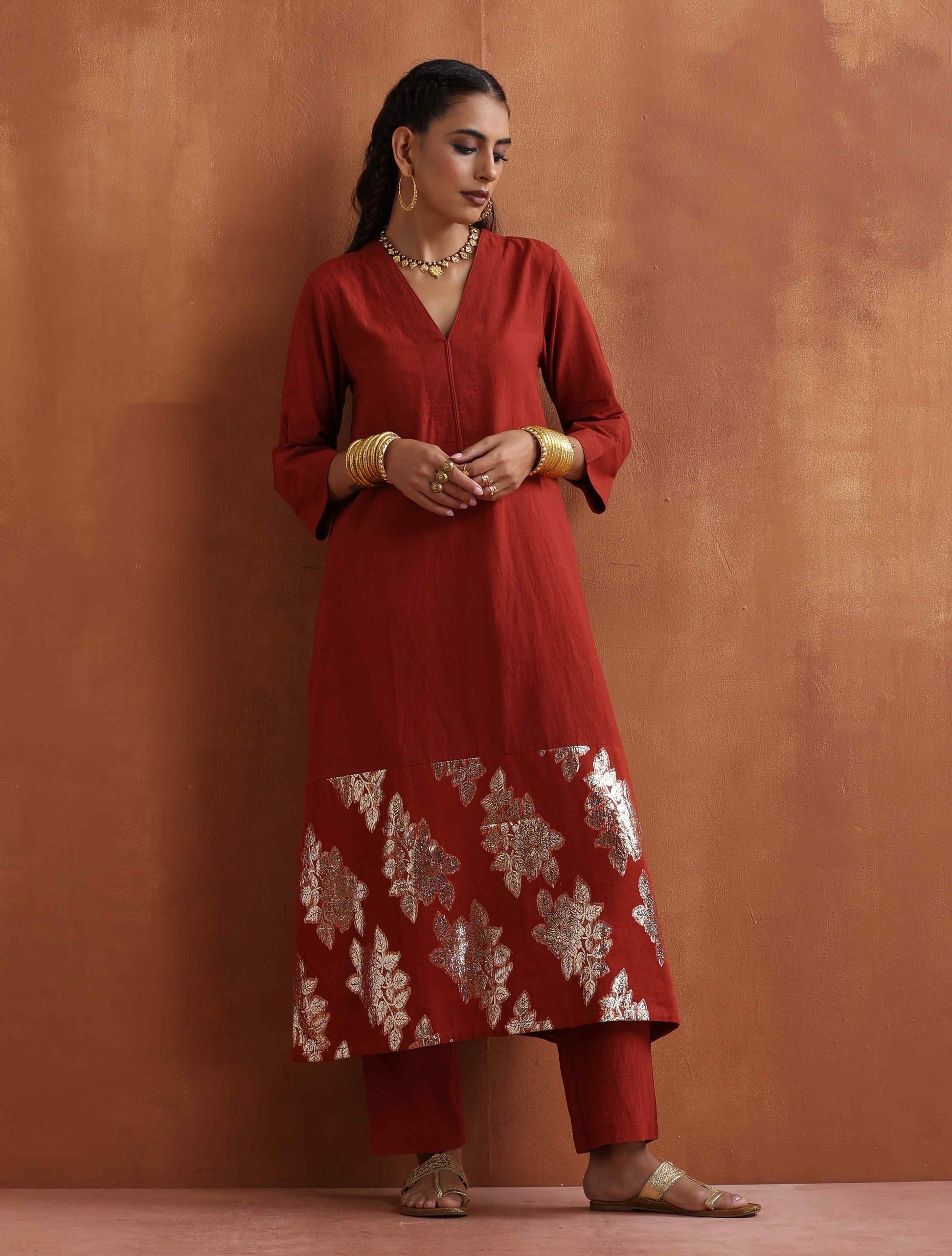 trueBrowns Rust Metallic Straight Kurta Set | Swadesiicart