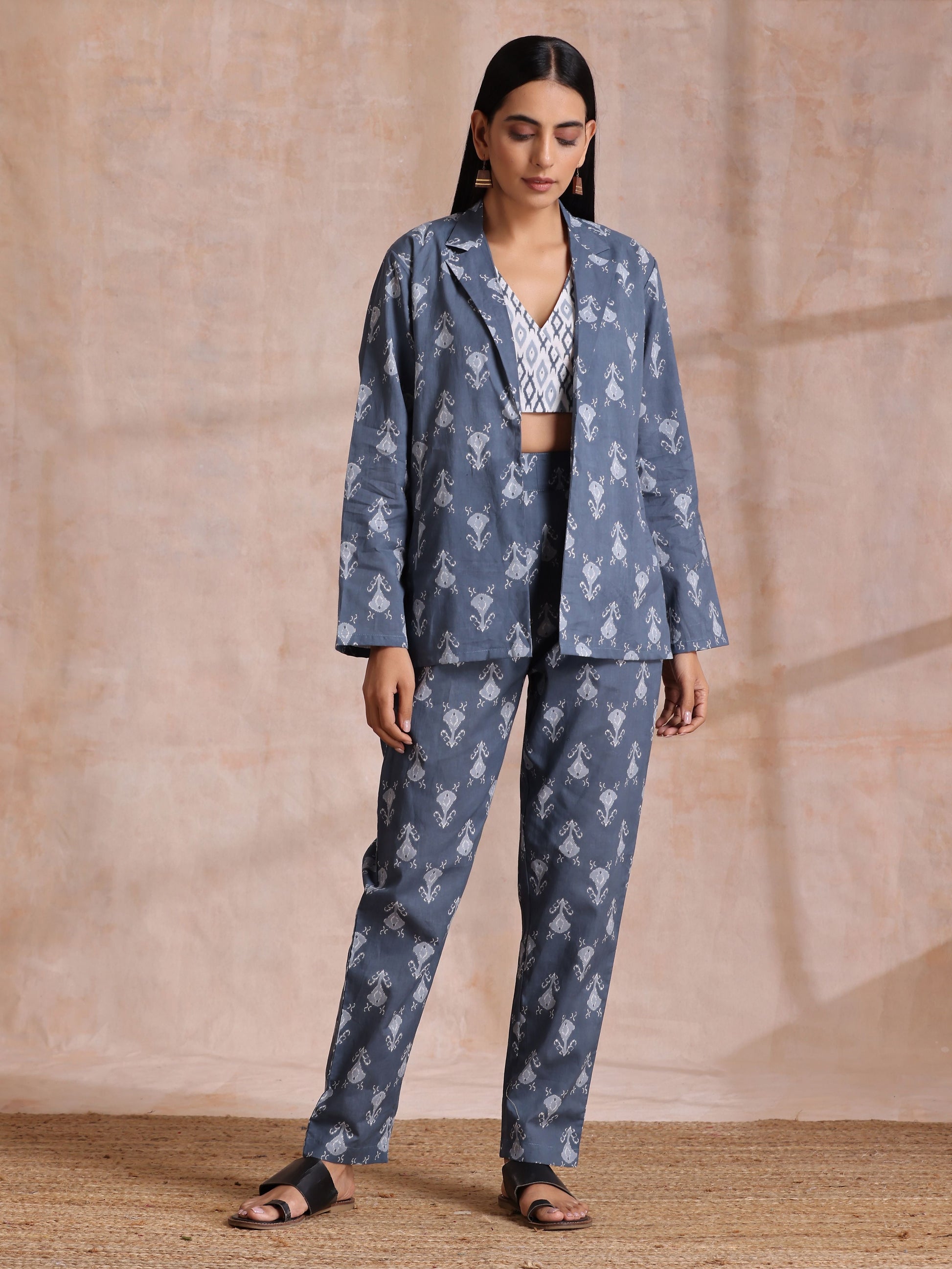 trueBrowns Grey On Grey Ikat Print Cotton Pant Suit Set | Swadesiicart