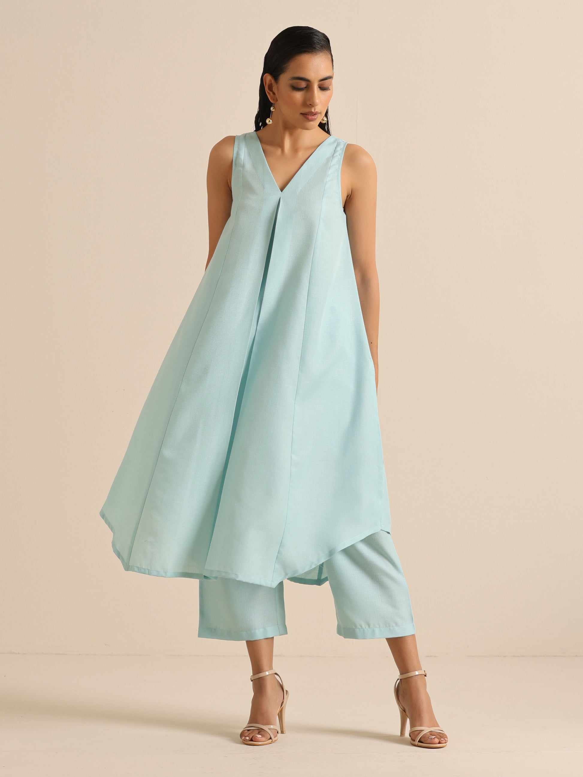 trueBrowns Sky Blue Slub Sleeveless Flared Kurta Pant Set | Swadesiicart