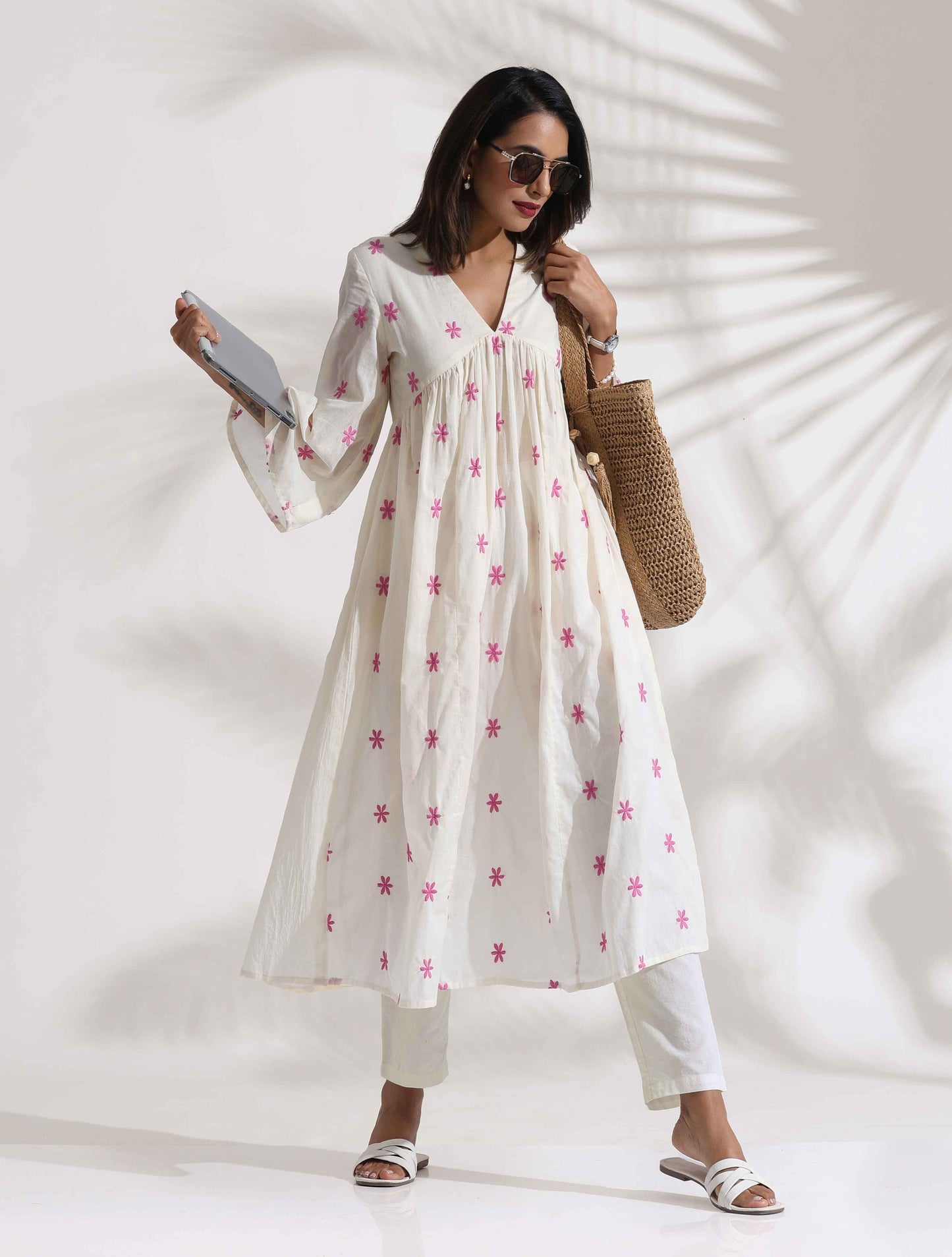 trueBrowns Off-White Cotton Floral Embroidered Flared Kurta Set | Swadesiicart