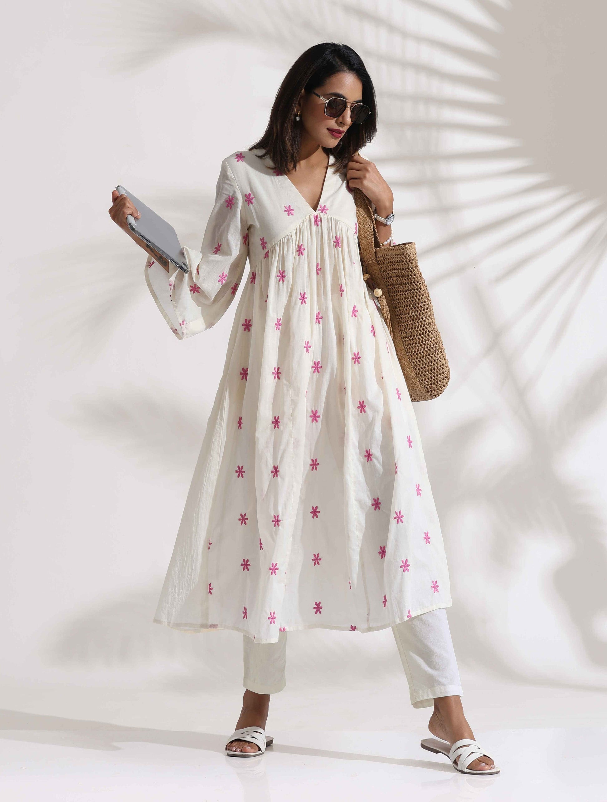 trueBrowns Off-White Cotton Floral Embroidered Flared Kurta Set | Swadesiicart