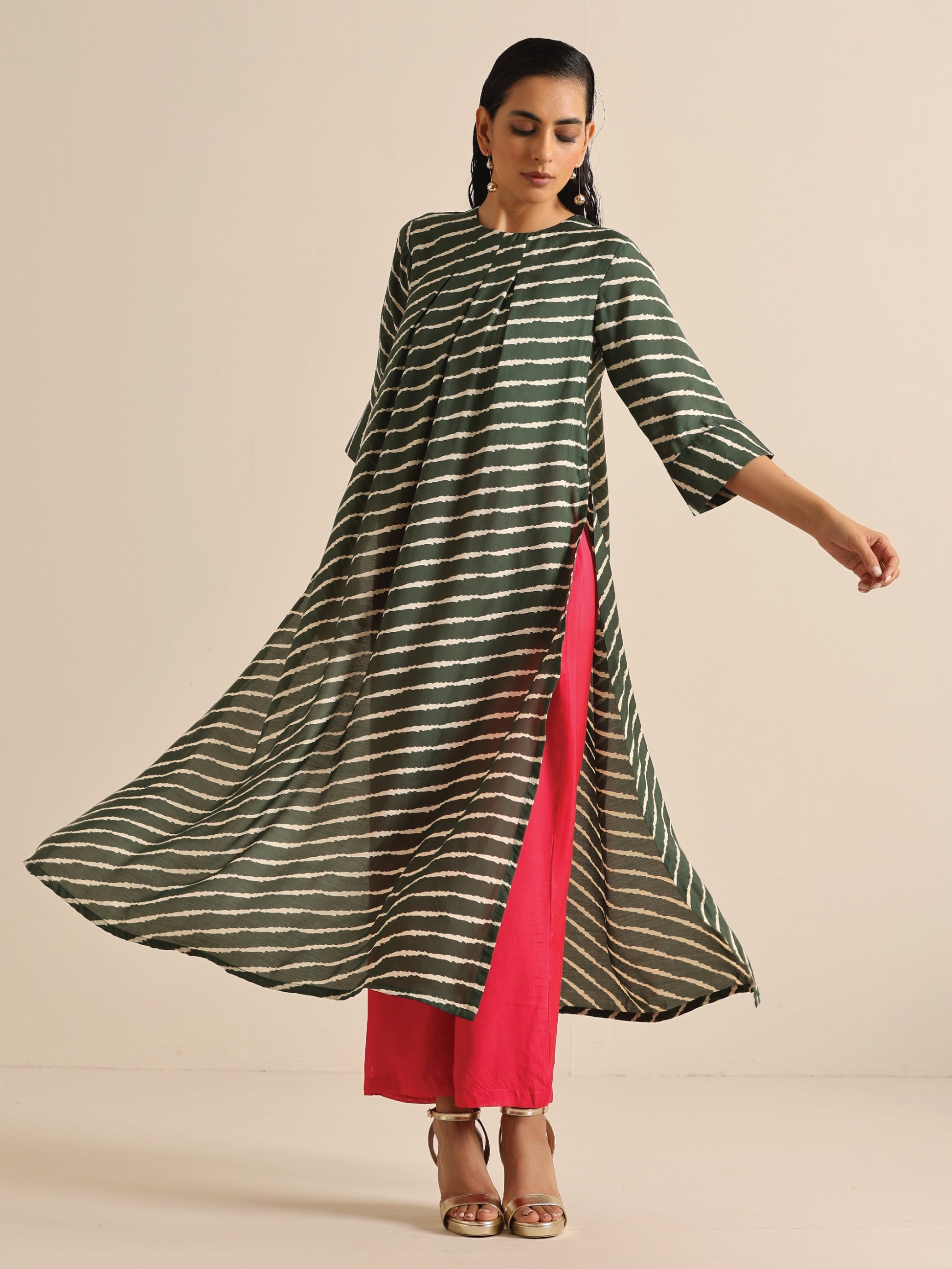 trueBrowns Dark Green Lehariya Printed Silk Kurta Pant Set | Swadesiicart