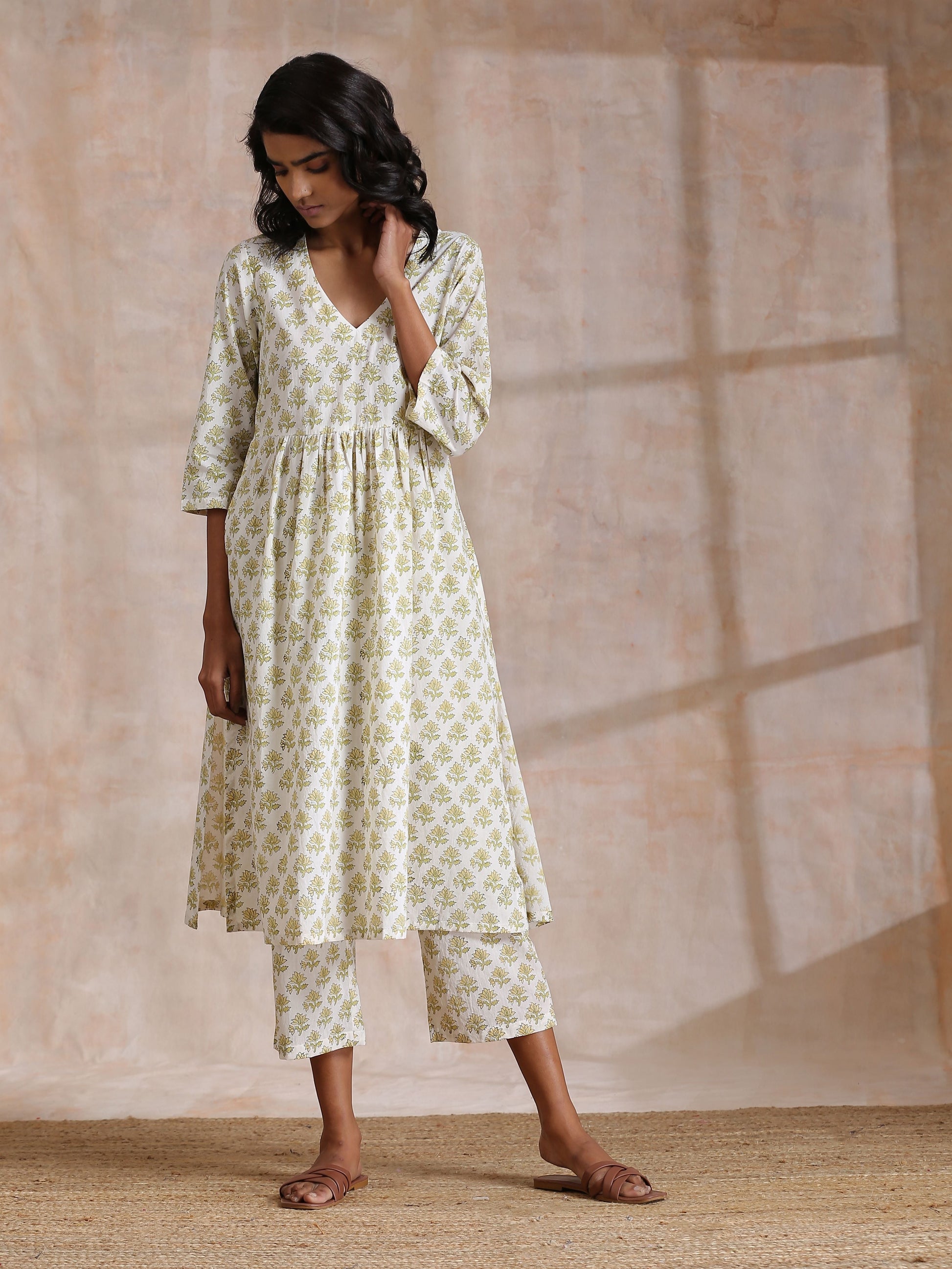trueBrowns Green Buta On Off White Block Print Cotton Slit Gathered Kurta Set | Swadesiicart