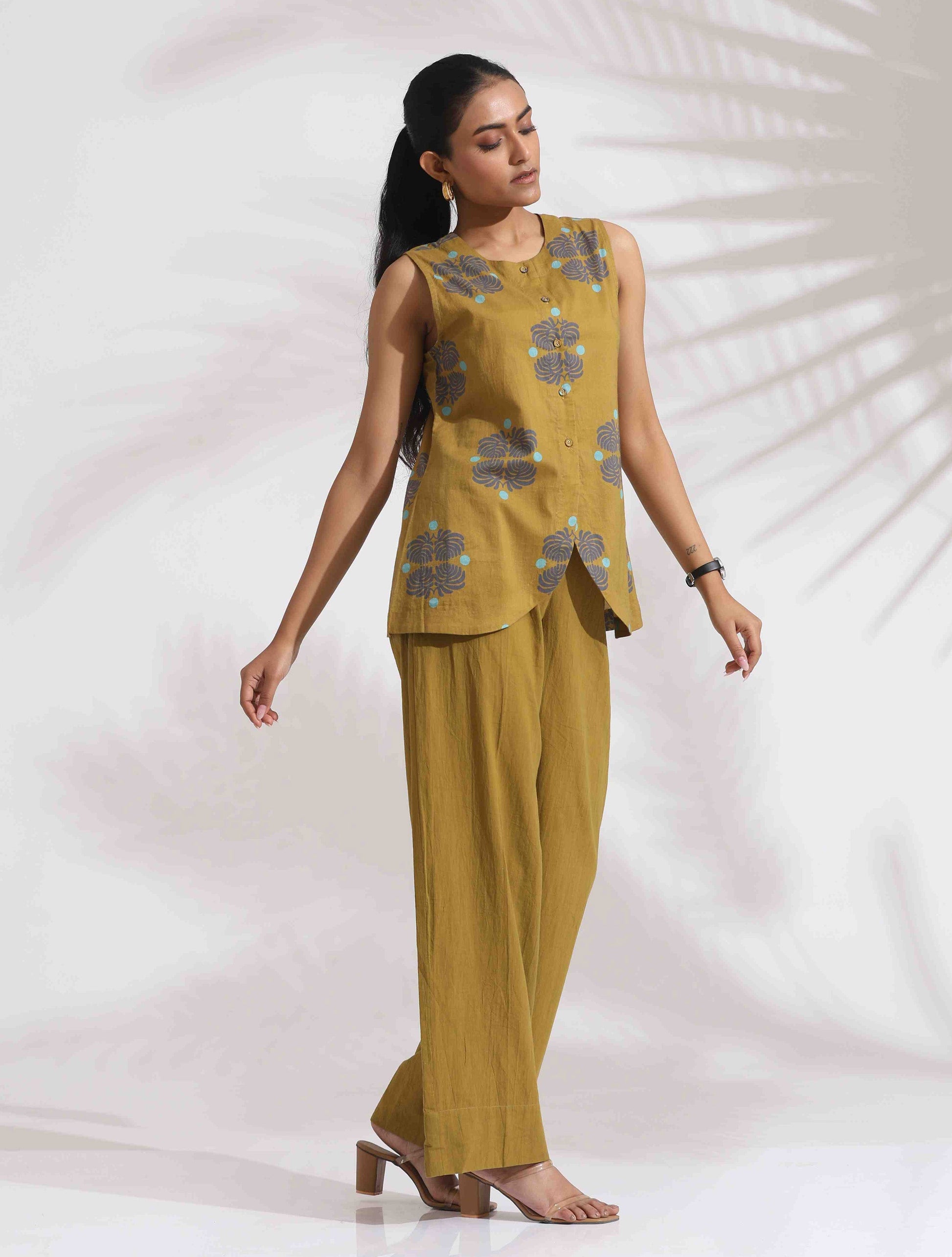 trueBrowns Green Cotton Print Top & Flared Pants Co-ord Set - Swadesiicart