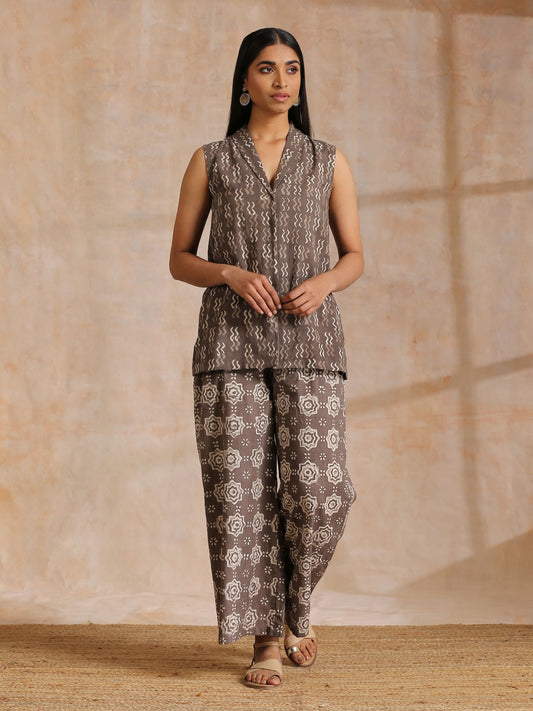 trueBrowns Clay Dabu Zig-Zag Motifs Print Cotton Sleeveless Jacket Pant Set | Swadesiicart