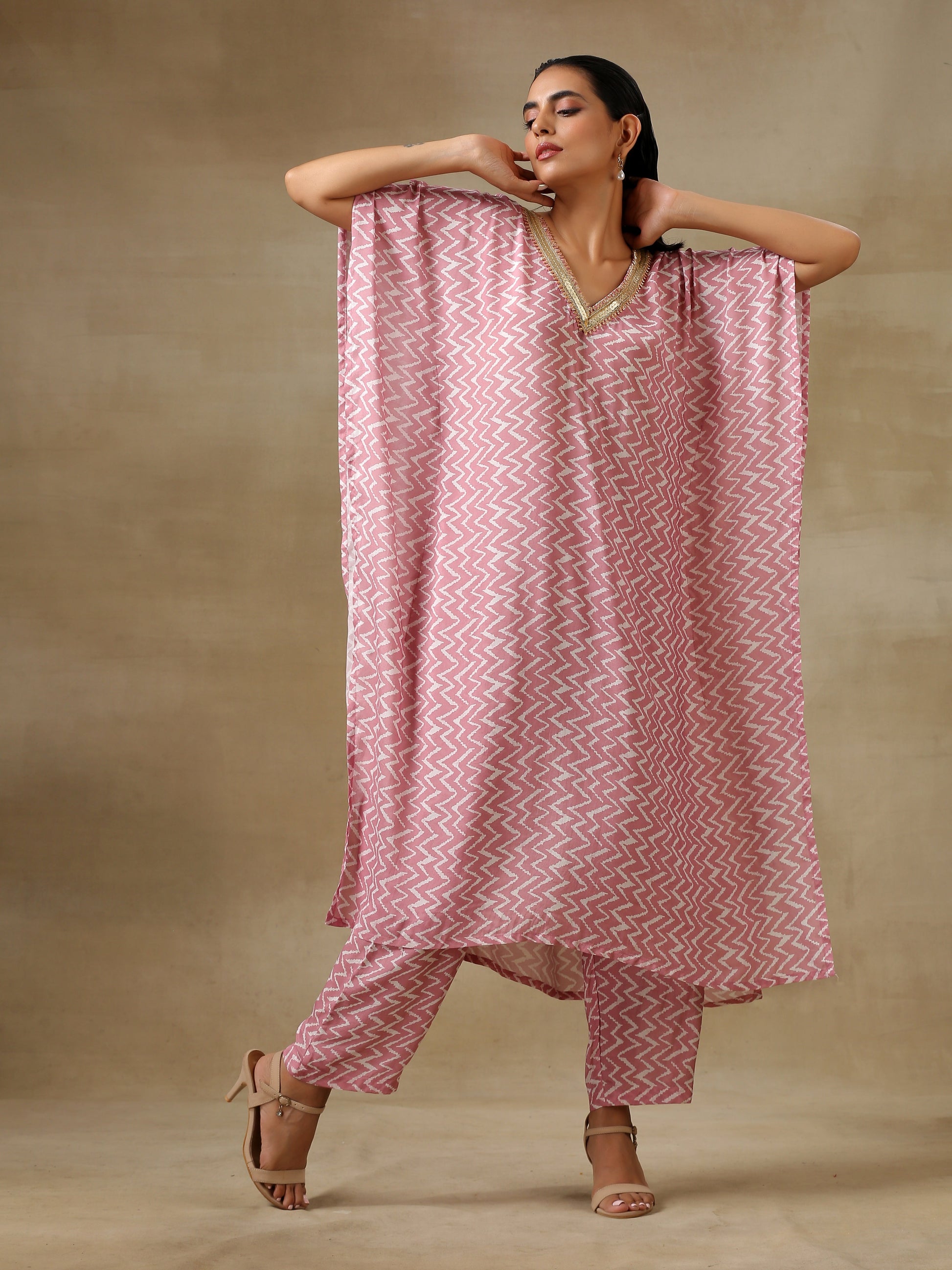 trueBrowns Light Mauve Bandhani Printed Silk Kaftan Kurta Pant Set | Swadesiicart