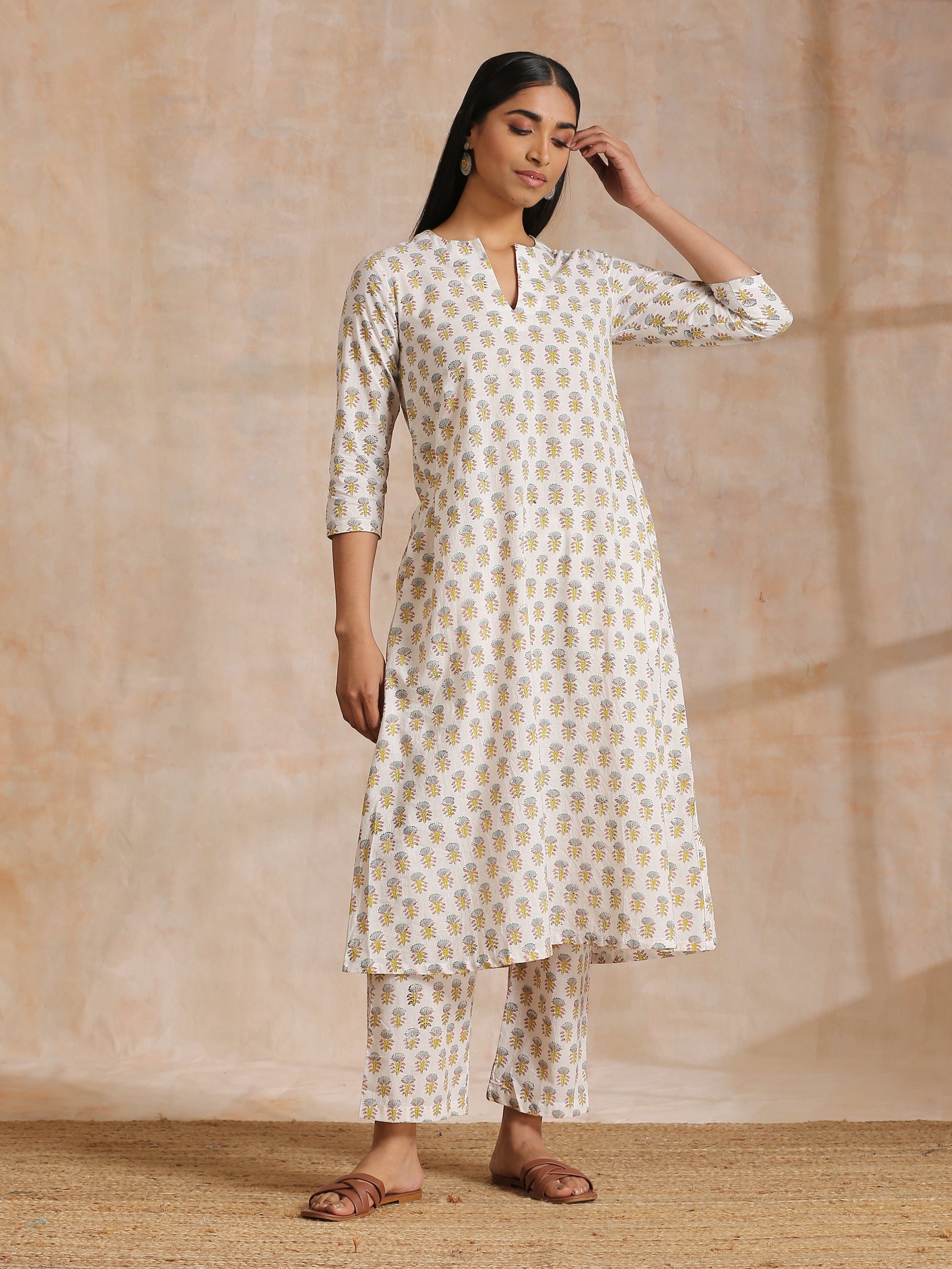 trueBrowns Multi Color Floral Booti Print Cotton Flared Kurta Pant Set | Swadesiicart