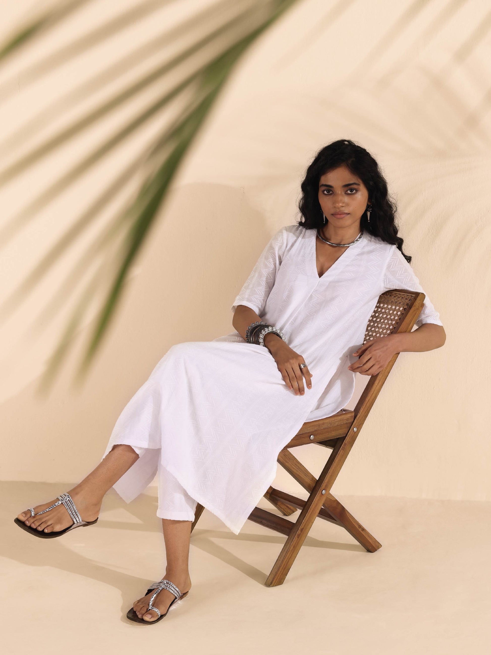 trueBrowns White Cotton Dobby V-Neck Kurta Pant Set | Swadesiicart