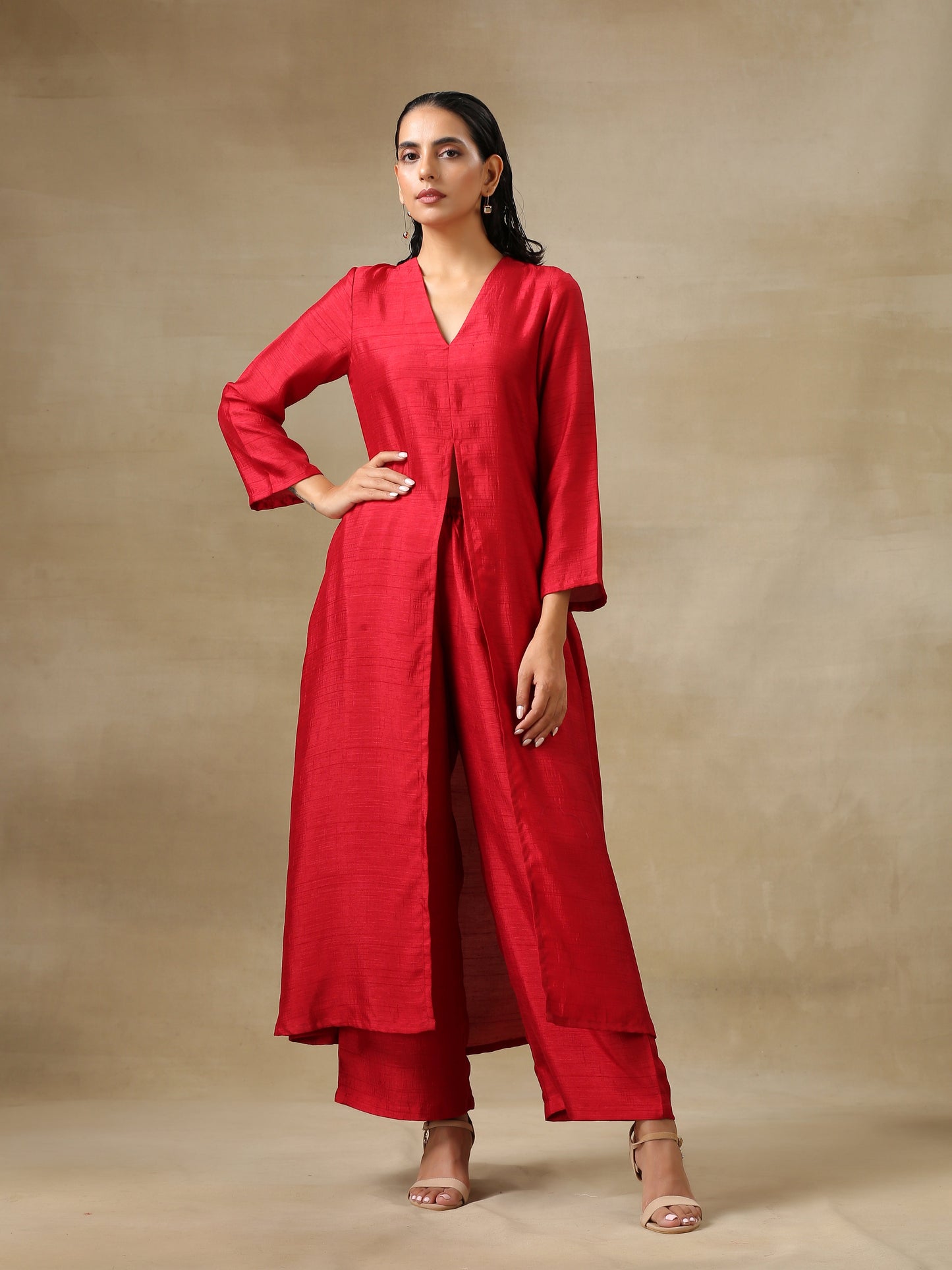 trueBrowns Maroon Textured Silk Front Slit Kurta Pant Set | Swadesiicart