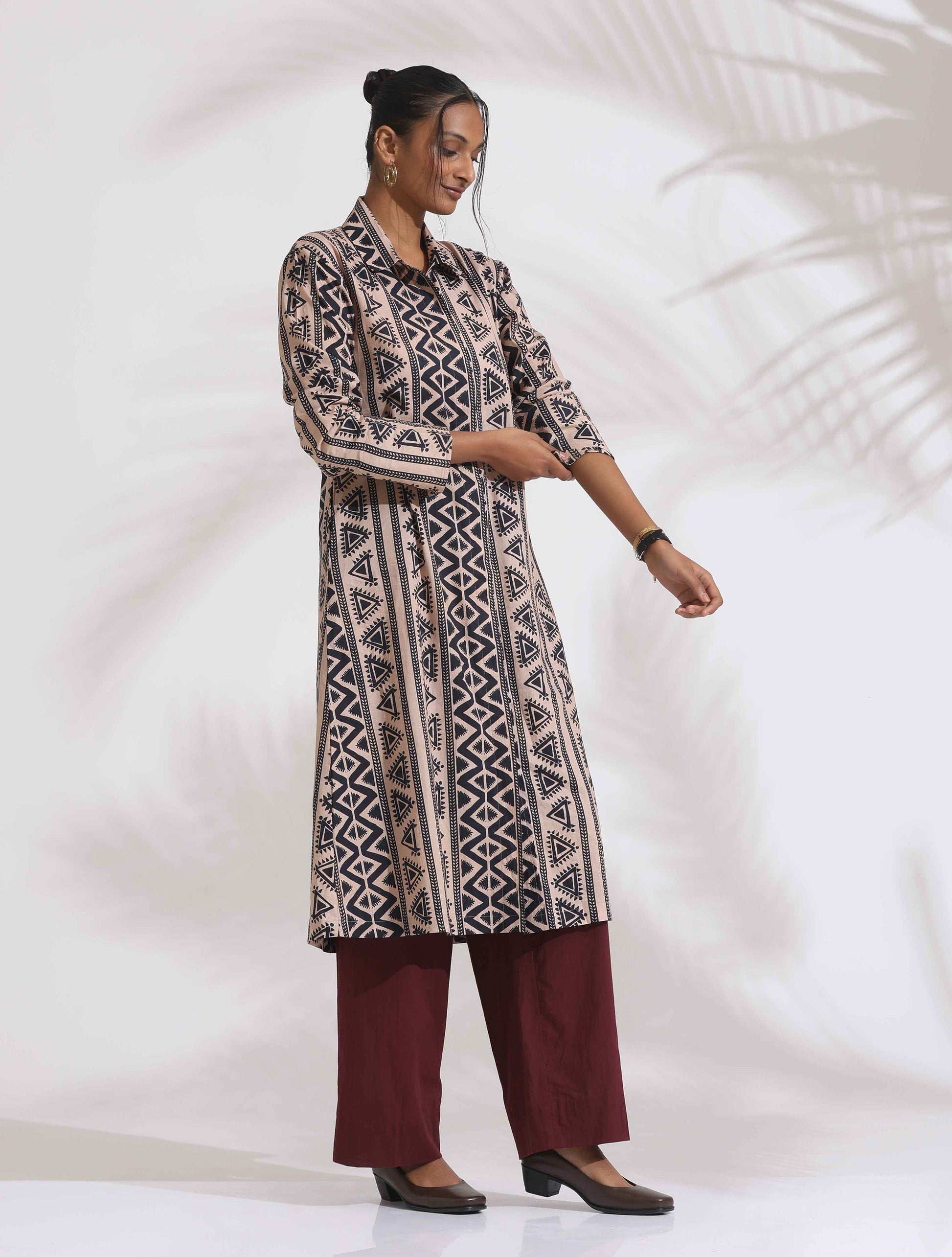 trueBrowns Beige Cotton Geometric Print Shirt Kurta Set | Swadesiicart