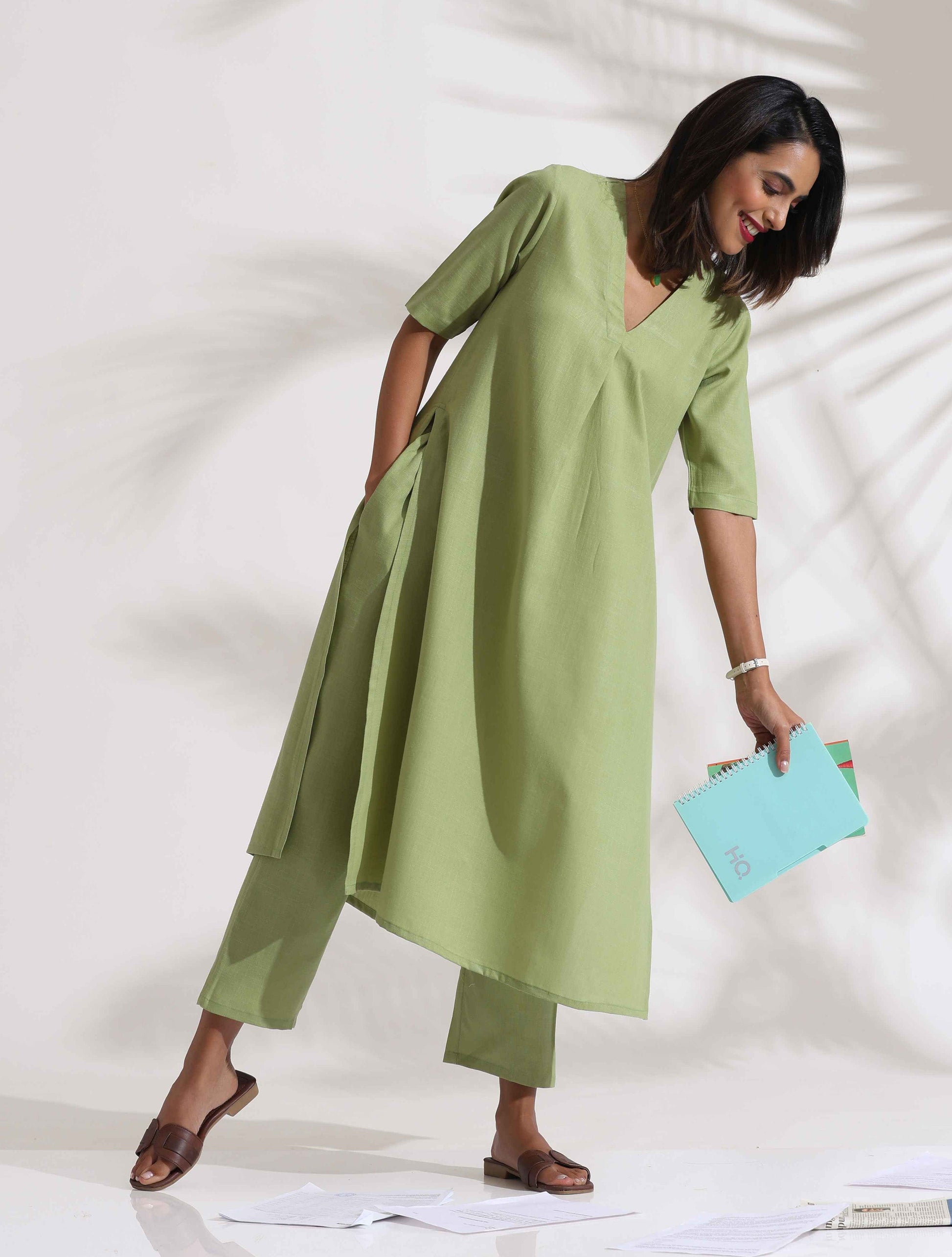 trueBrowns Green Slub Kurta Set | Swadesiicart