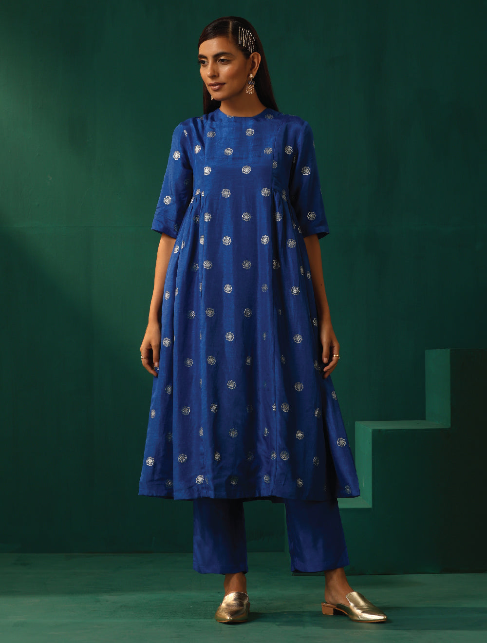 trueBrowns Royal Blue Geometric Floral Viscose Silk Side Gathered Kurta Pant Set | Swadesiicart