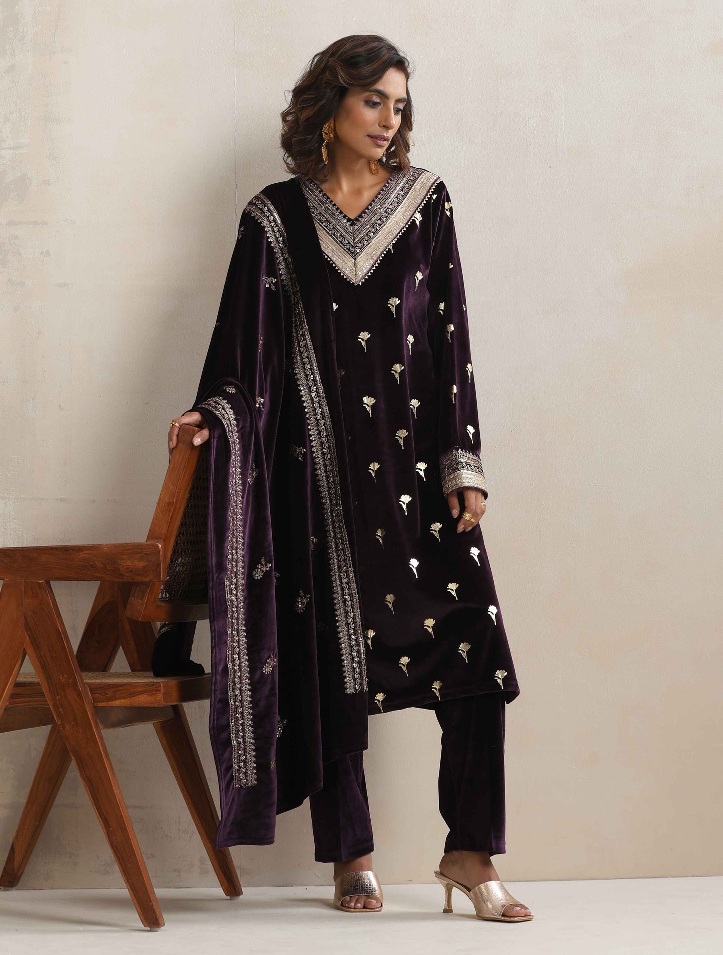 trueBrowns Wine Velvet Floral Embroidered Kurta Pant Dupatta Set | Swadesiicart