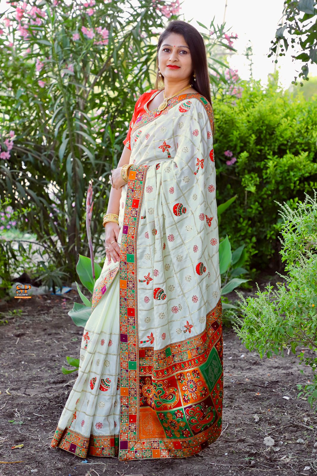 Lorenvalley Fashion Premium White Dola Silk Embroidery and Diamond work with Jacquard Lace Border Saree - Swadesiicart