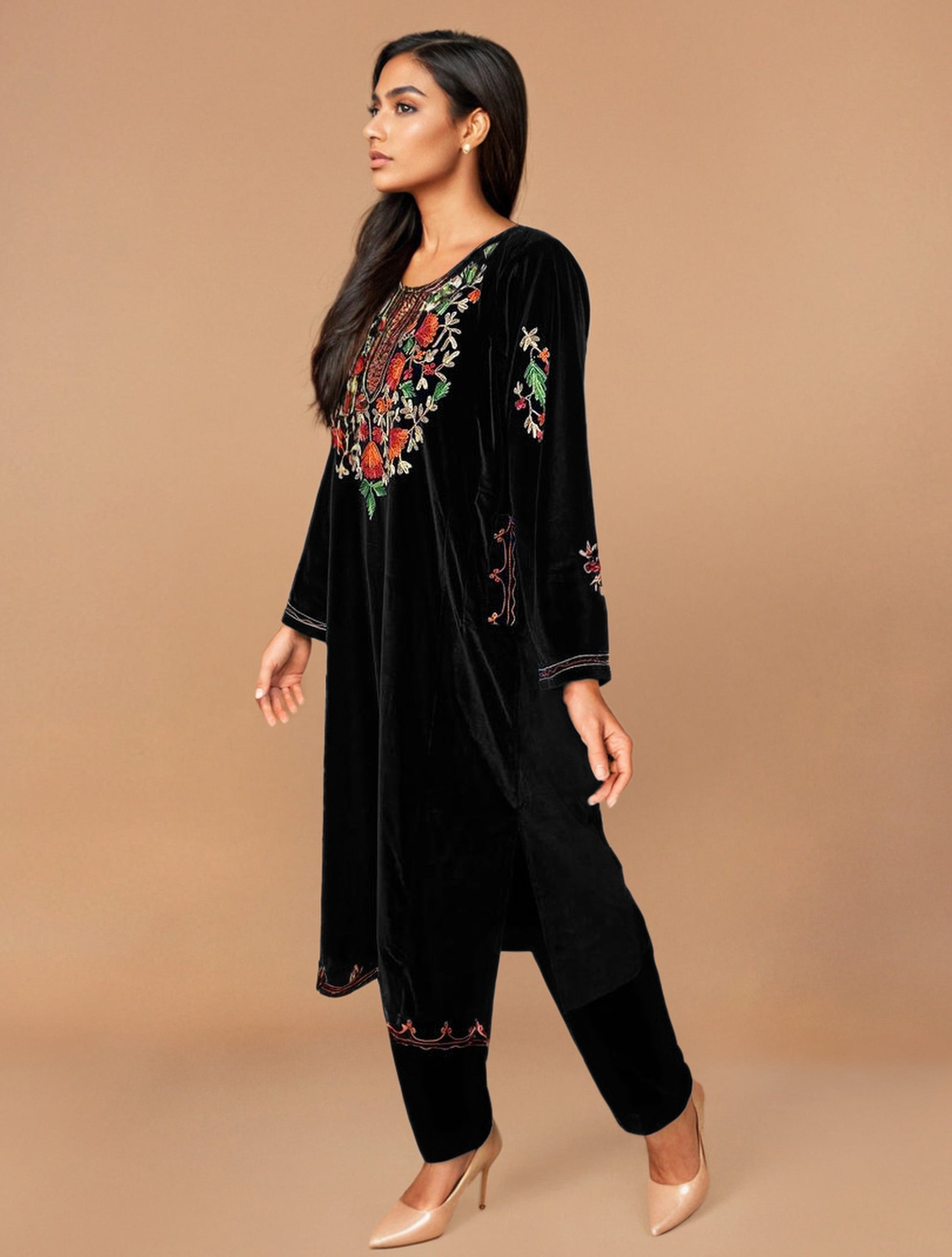 trueBrowns Black Velvet Embroidered Kurta Set | Swadesiicart