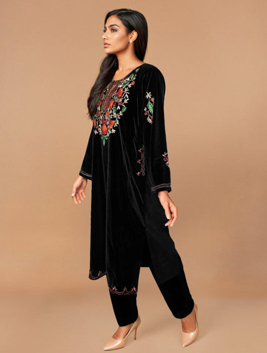 trueBrowns Black Velvet Embroidered Kurta Set | Swadesiicart