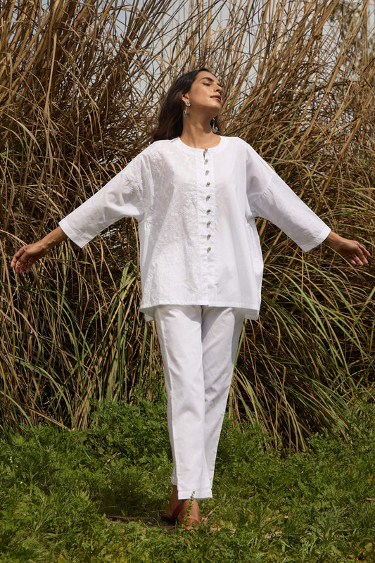trueBrowns White Cotton Embroidered Relaxed Co-ord Set - Swadesiicart