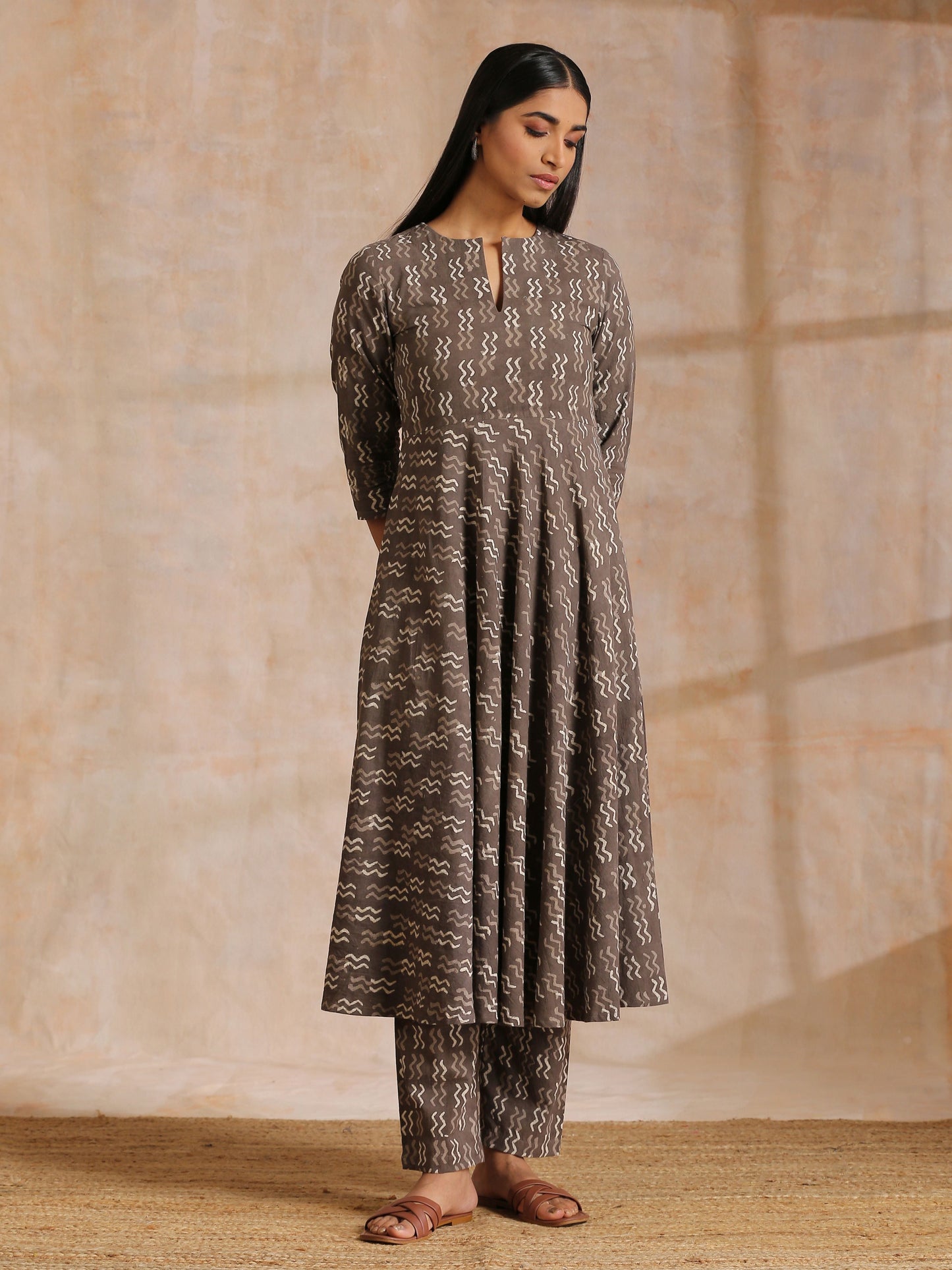 trueBrowns Clay Dabu Zig-Zag Motifs Print Cotton Flared Kurta Pant Set | Swadesiicart