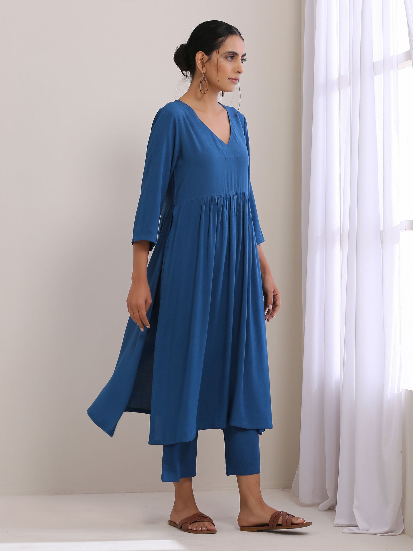 trueBrowns Classic Blue Dobby High Slit Gathered Kurta Set | Swadesiicart
