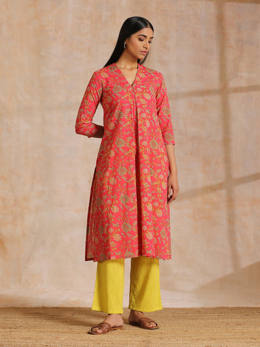 trueBrowns Flamingo Pink Overall Floral Block Print Cotton Slit Kurta Pant Set | Swadesiicart