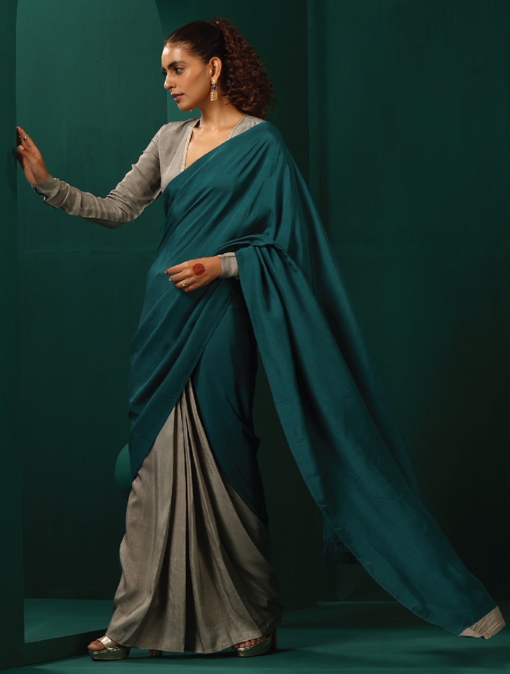 trueBrowns Teal Grey Silk Ready to Wear Saree | Swadesiicart