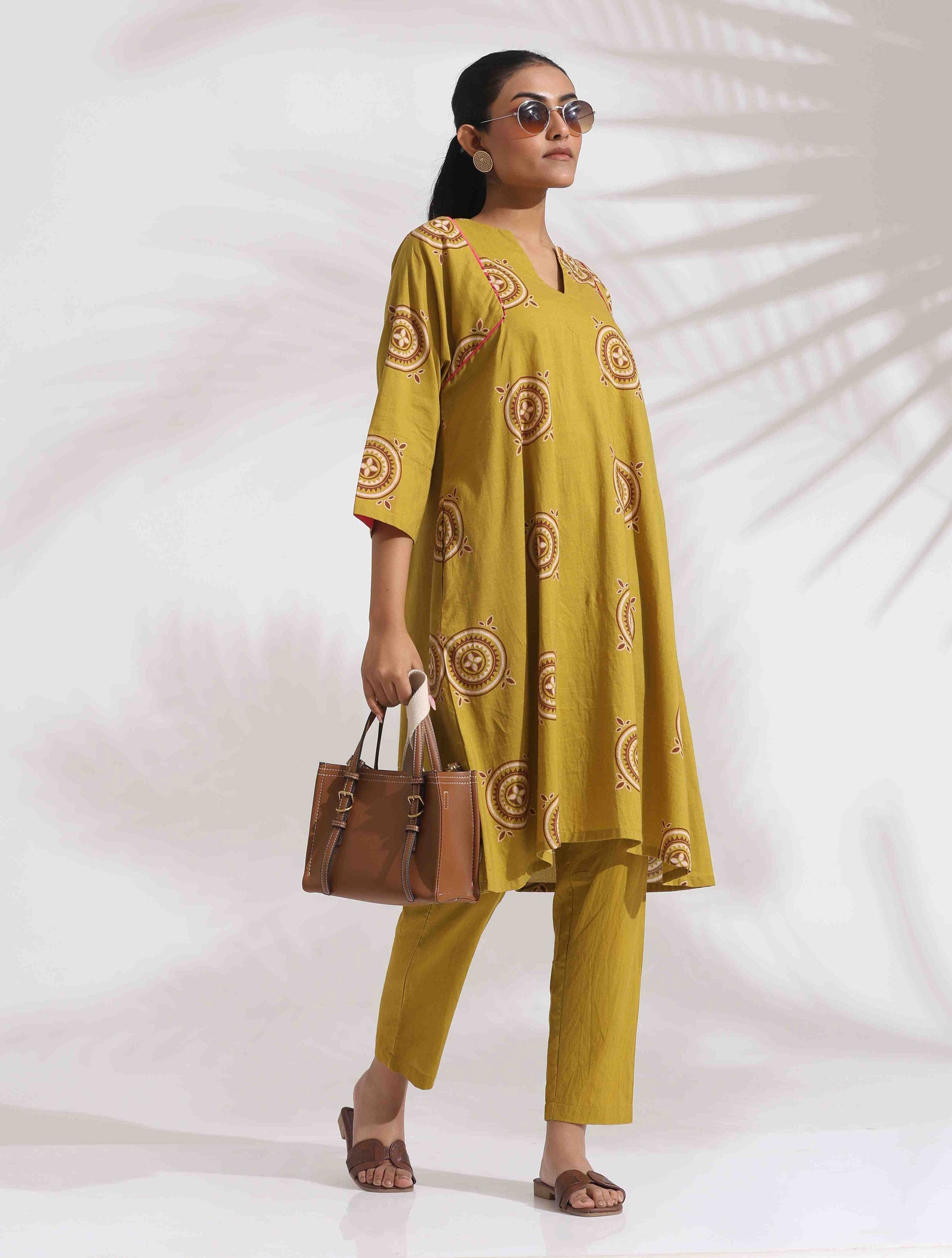 trueBrowns Green Cotton Print Kimono Sleeves Kurta Co-ord Set - Swadesiicart
