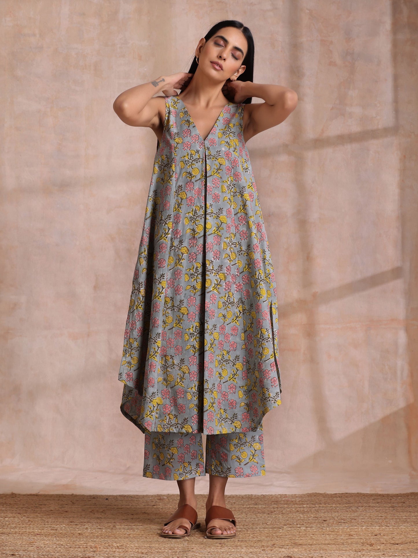 trueBrowns Grey Overall Floral Block Print Cotton Sleeveless Flared Kurta Pant Set | Swadesiicart
