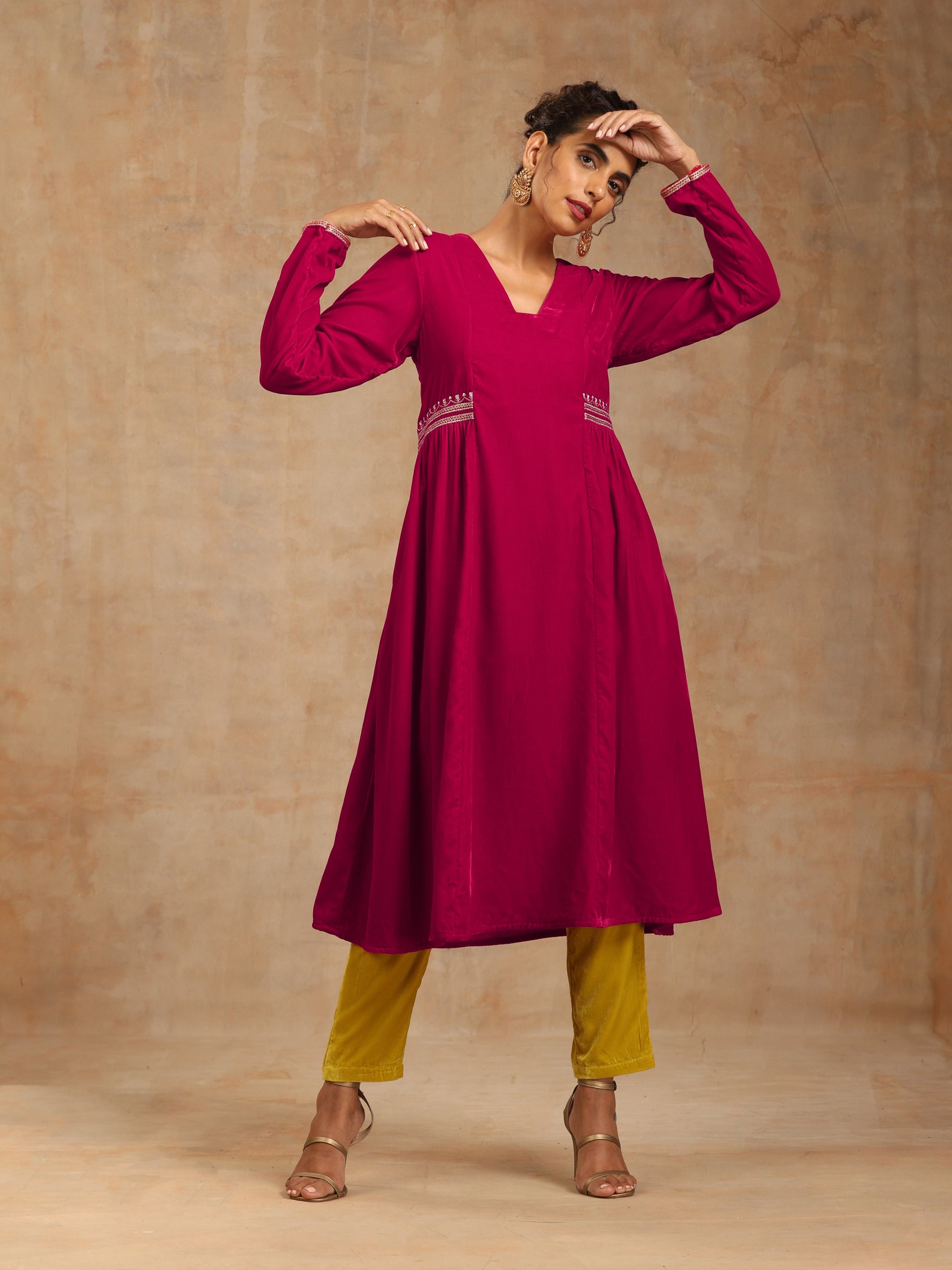 trueBrowns Rani Pink Velvet Embroidered Kurta | Swadesiicart