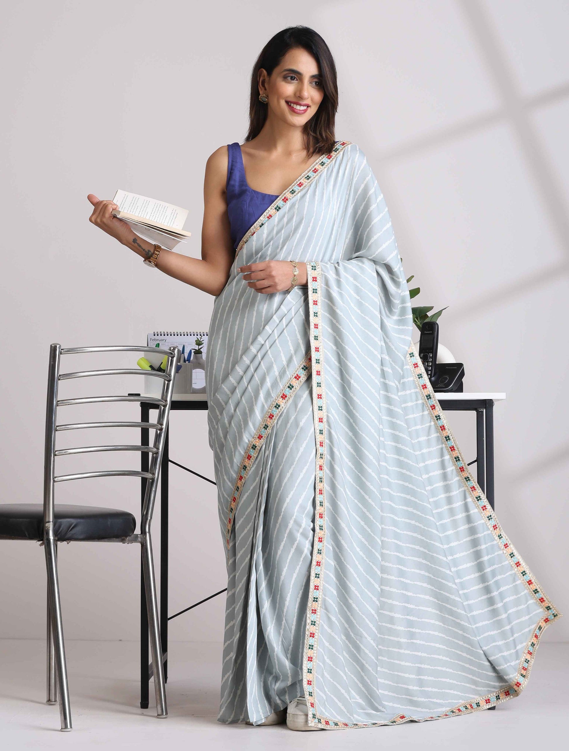 trueBrowns Grey Muslin Silk Saree | Swadesiicart
