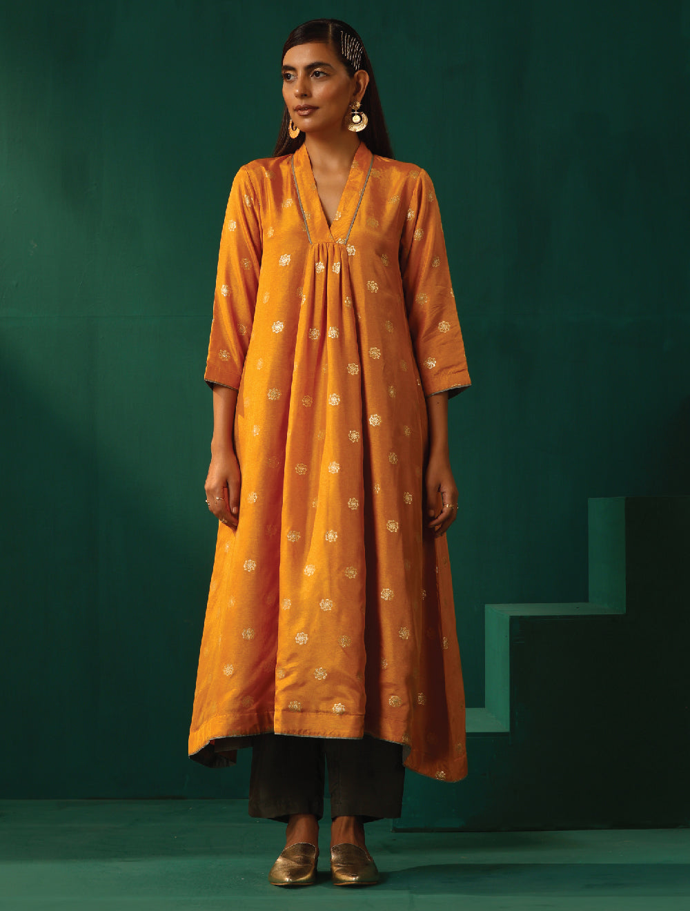 trueBrowns Mustard Geometric Floral Viscose Silk Front Gathered Kurta Pant Set | Swadesiicart