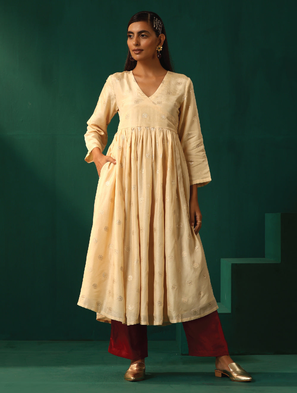 trueBrowns Ivory Geometric Floral Viscose Silk Anarkali Kurta Pant Set | Swadesiicart