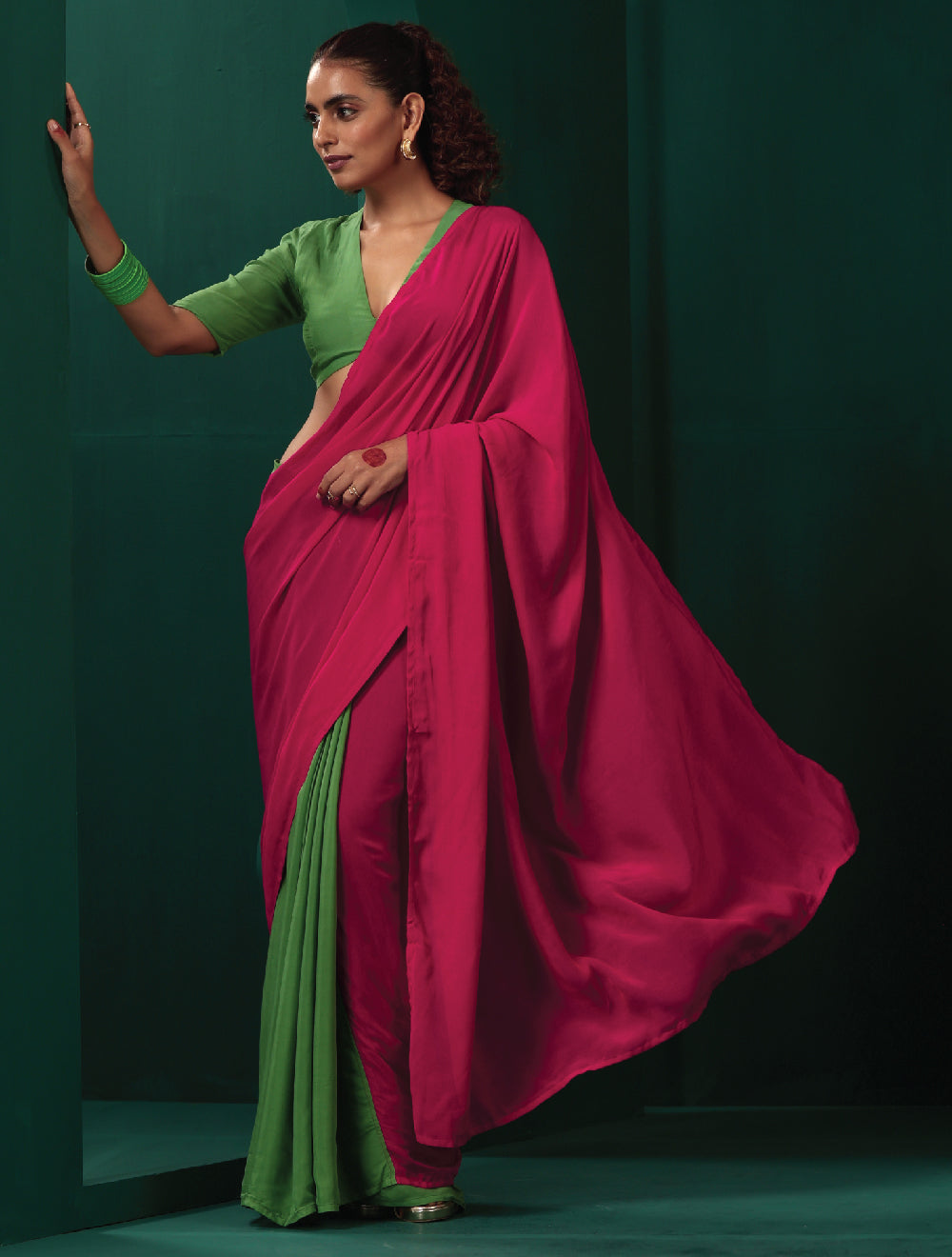 trueBrowns Green Pink Muslin Silk Ready To Wear Saree | Swadesiicart