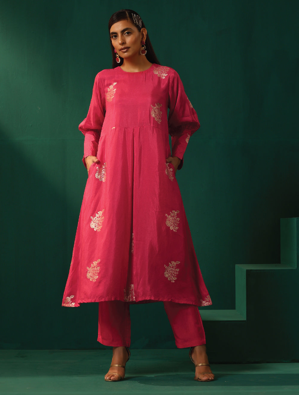 trueBrowns Pink Floral Viscose Silk Round Neck Puff Sleeve Kurta Pant Set | Swadesiicart