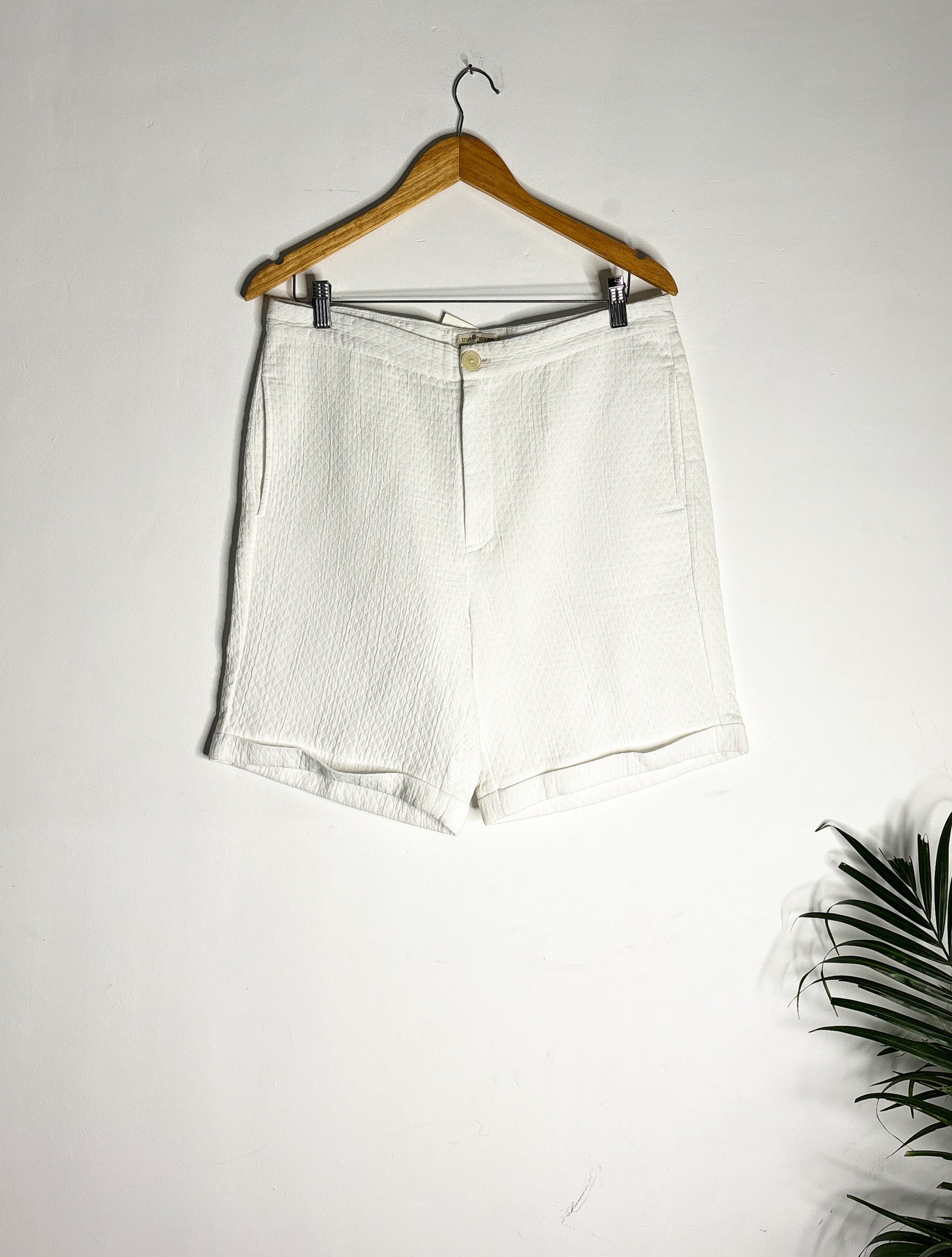 trueBrowns White Cotton Shorts - Swadesiicart