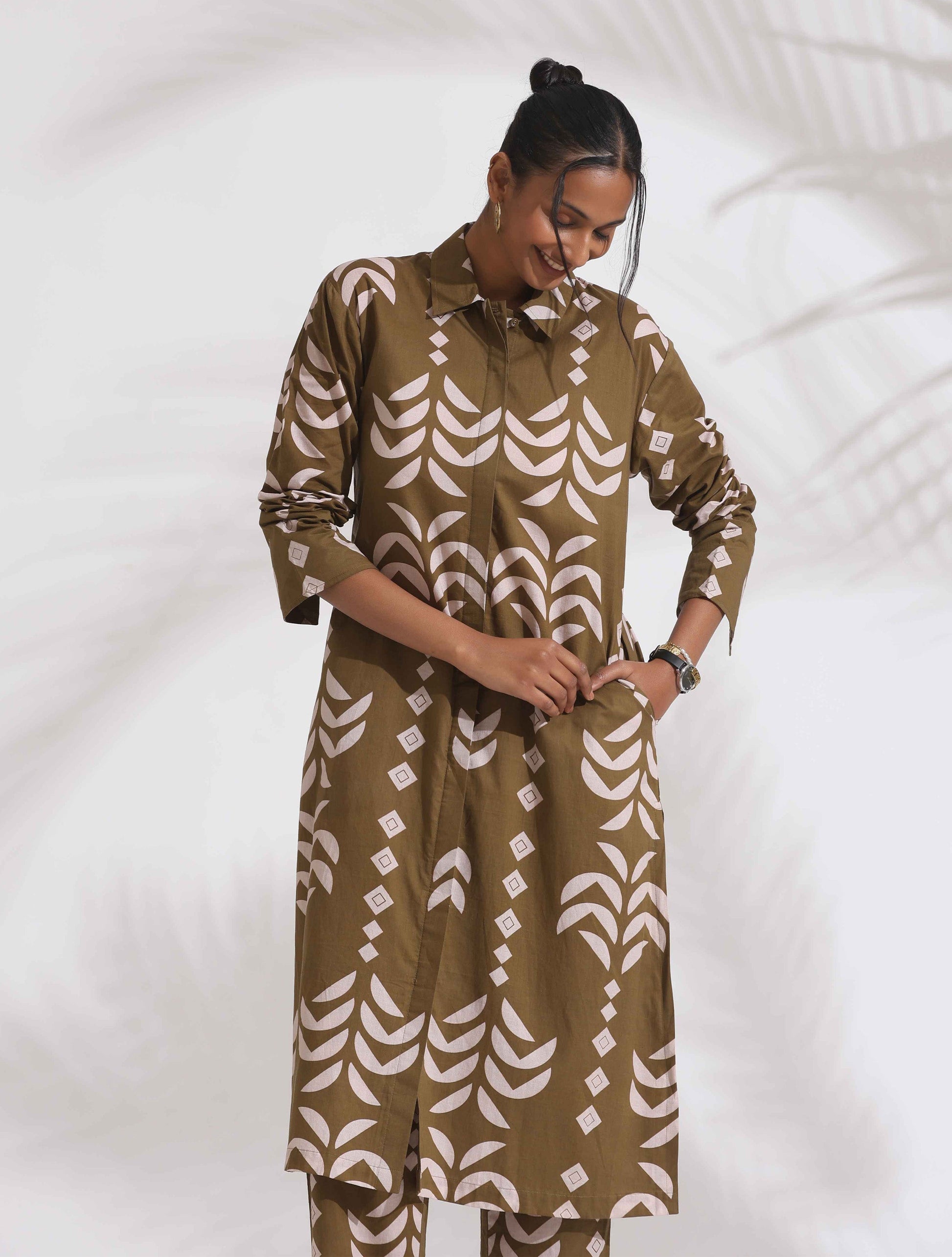 trueBrowns Olive Green Cotton Stripe Print Shirt Kurta Set | Swadesiicart